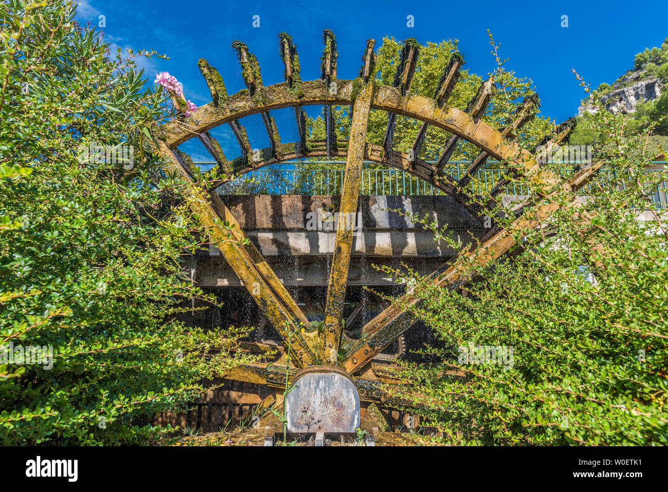 Frankreich, Provence, Vaucluse, Pays de Sorgues, Fontaine-de-Vaucluse, Wasser Rad Stockfoto