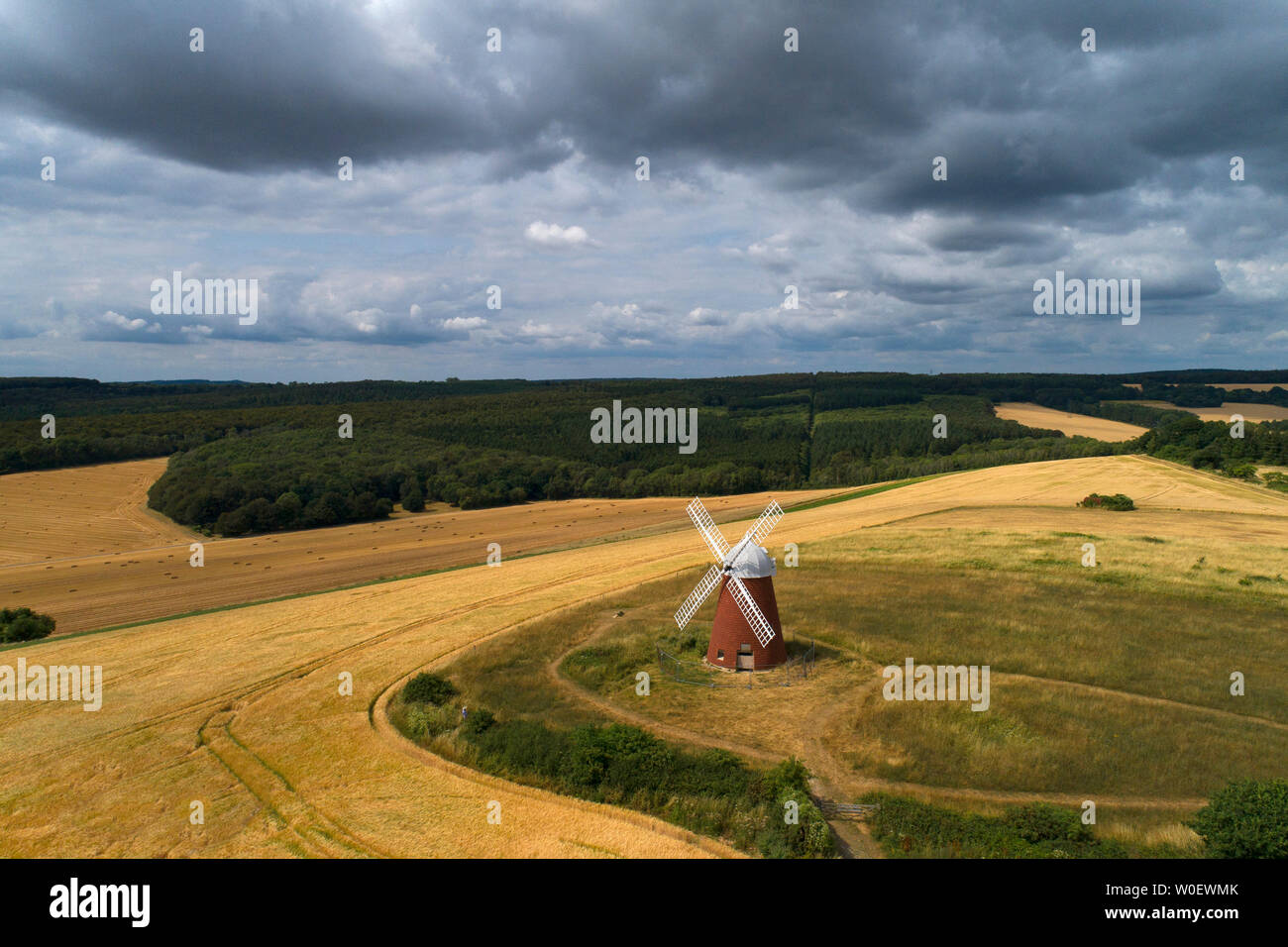 Vereinigtes Königreich, England. Sussex. Chichester. Halnaker Hill. Windmühle Stockfoto