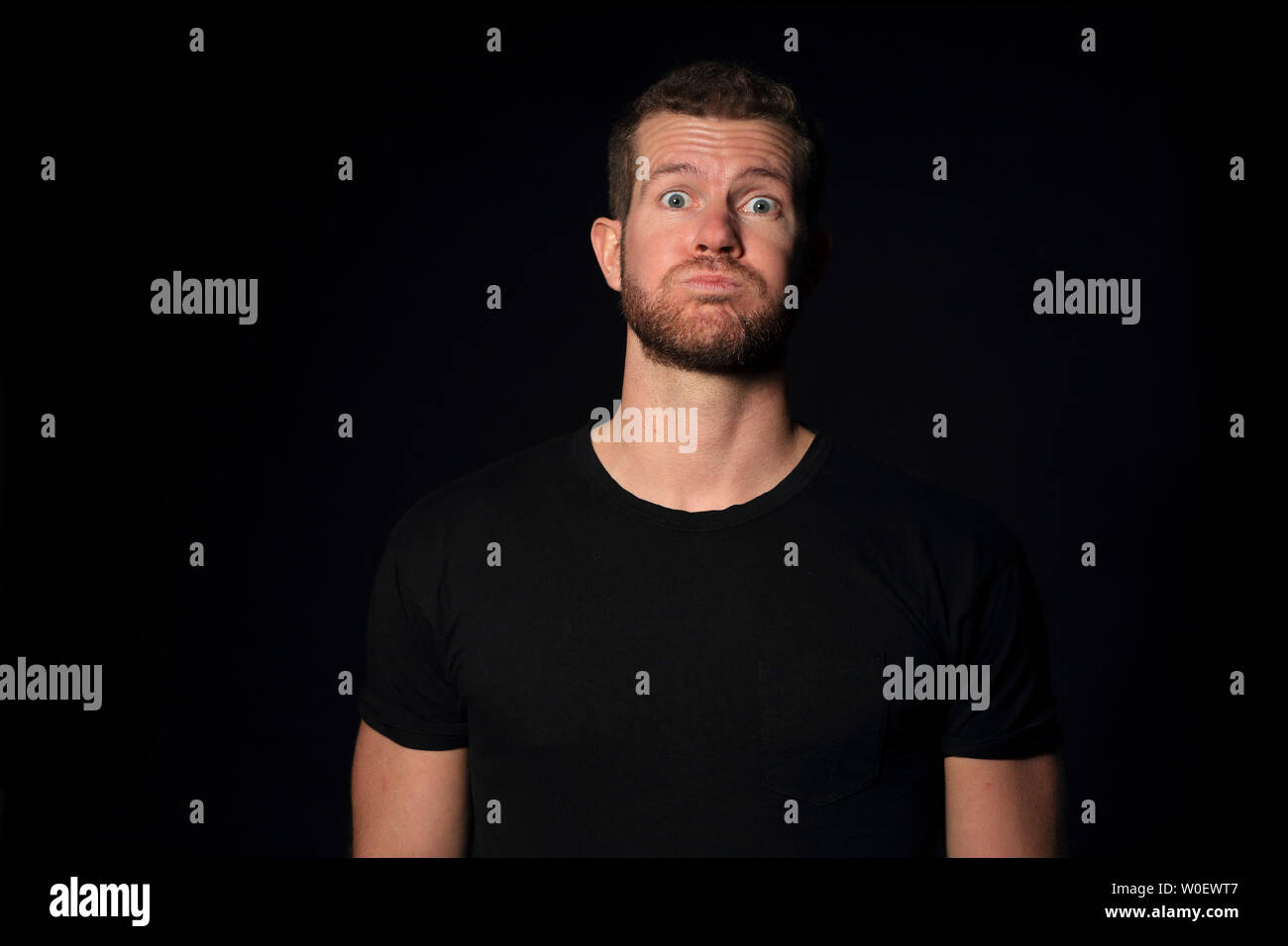 30 Jahre alter Mann, suchen Stockfoto