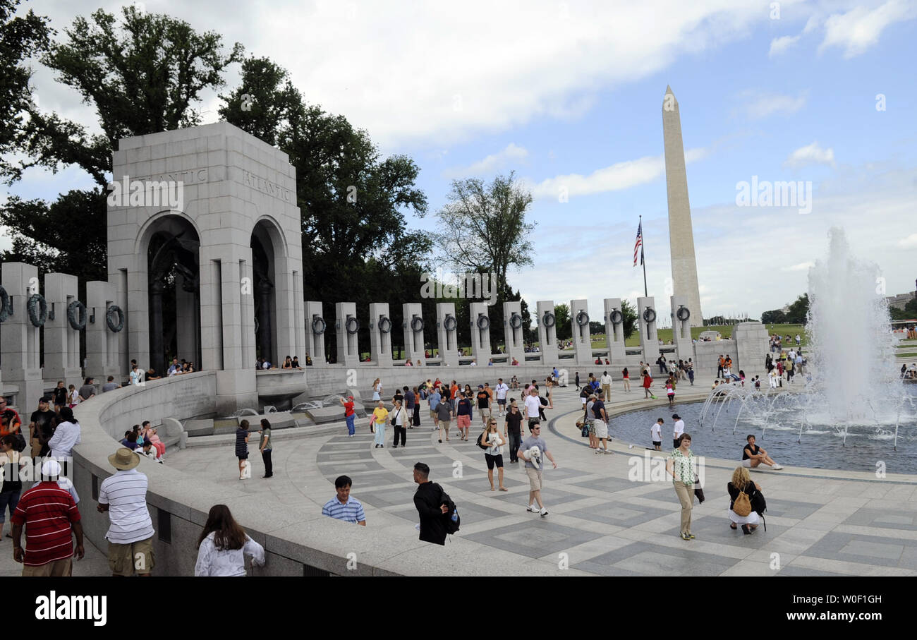 Die Weltkrieg-II-Denkmal ist in der Nähe des Washington Monument auf der 65. Jahrestag des D-Day Landungen in der Normandie in Frankreich gesehen, in Washington am 6. Juni 2009. (UPI Foto/Alexis C Glenn) Stockfoto