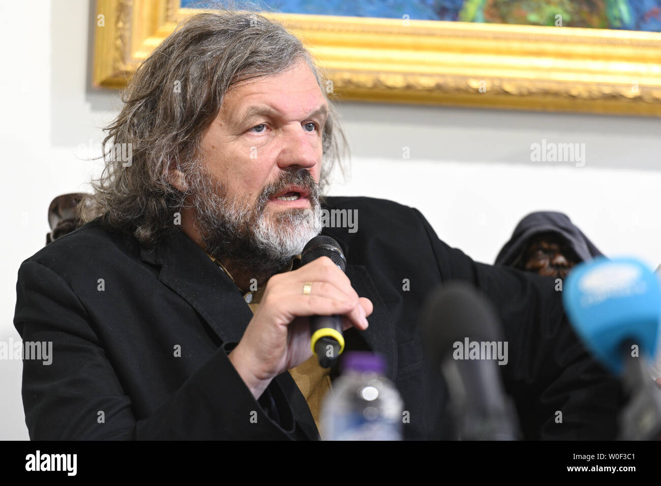 Berühmte Musiker und Filmemacher Emir Kusturica bei der Pressekonferenz zum "Eto Etno" - erste Festival der ethnischen Musik in St. Petersburg, Russland gewidmet Stockfoto