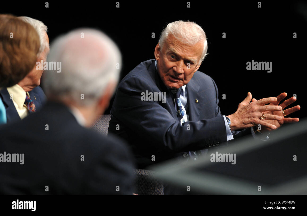 Edwin "Buzz" Aldrin, Mondlandefähre von Apollo 11 Pilot spricht während einer Podiumsdiskussion auf der Apollo Vermächtnis an das Newseum in Washington am 20. Juli 2009. (UPI Foto/Kevin Dietsch) Stockfoto