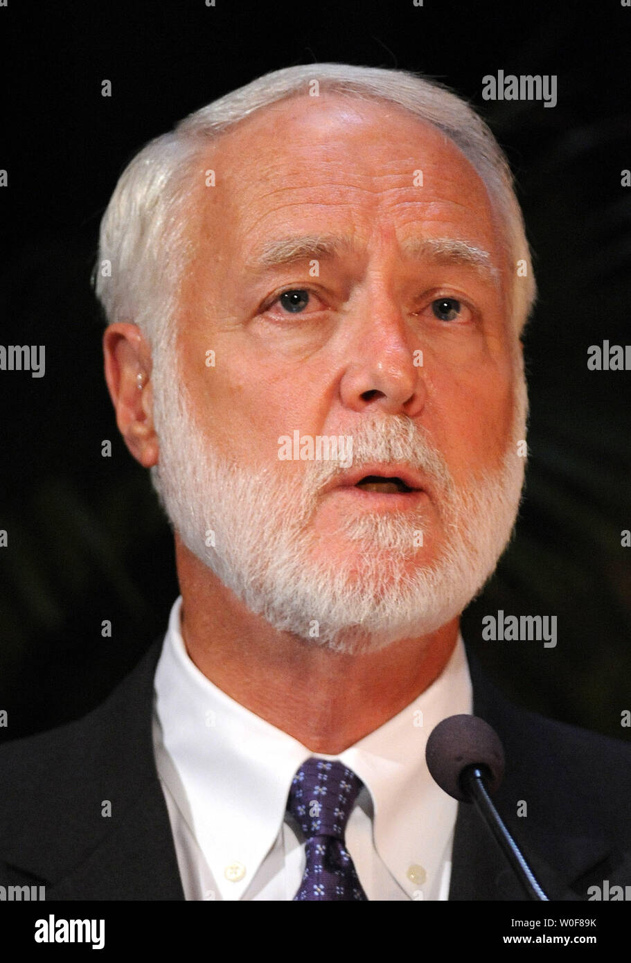Smithsonian Institute Präsident Wayne Clough, spricht während der jährlichen öffentlichen Sitzung des Smithsonian des Board of Regents, am Nationalen Museum der Amerikanischen Indianer in Washington am 21. September 2009. UPI/Kevin Dietsch Stockfoto