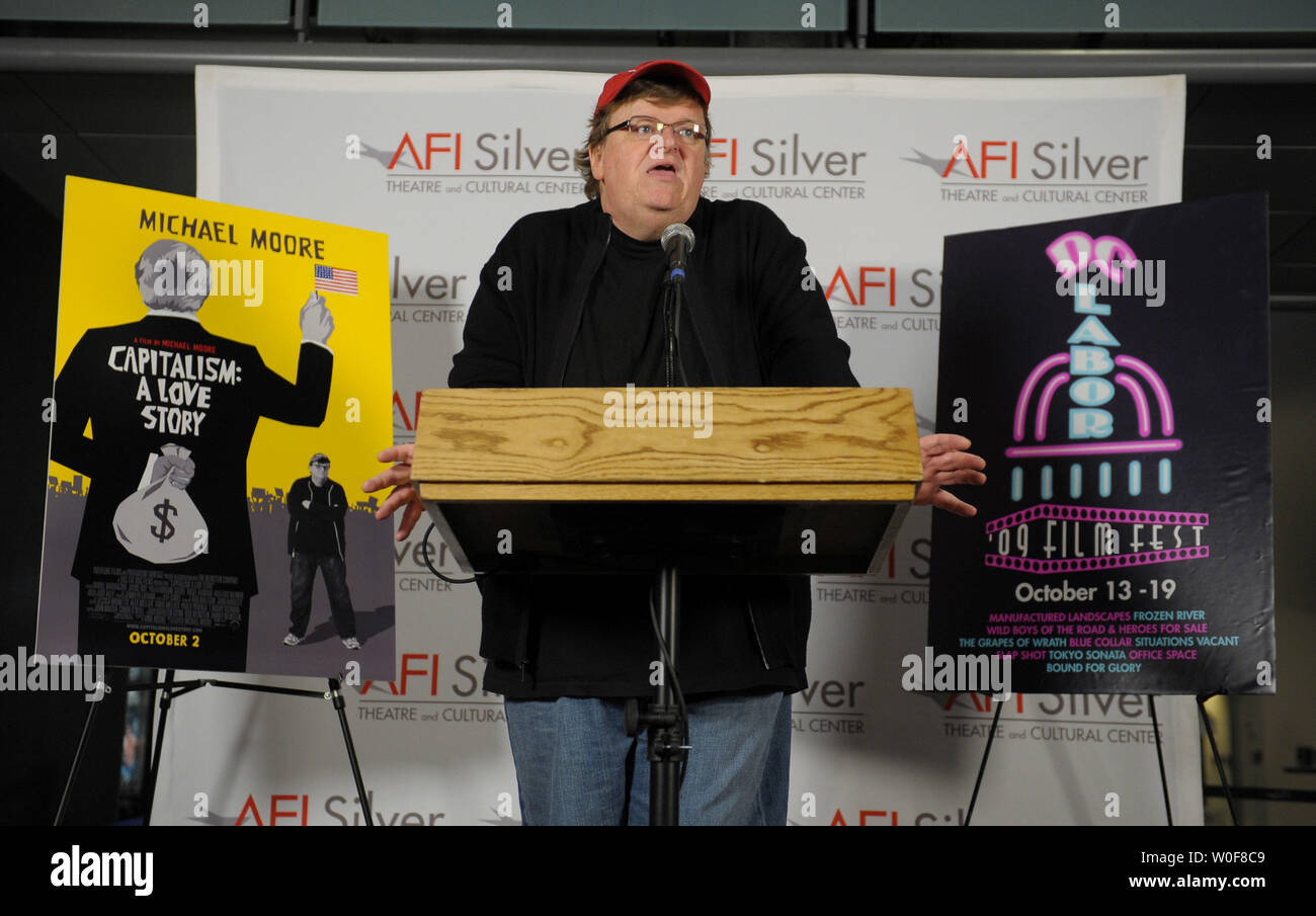 Filmemacher Michael Moore spricht über seinen neuen Film "Kapitalismus: eine Liebesgeschichte' vor einem Screening des Films am American Film Institute in Silver Spring, Maryland am 28. September 2009. UPI/Kevin Dietsch Stockfoto