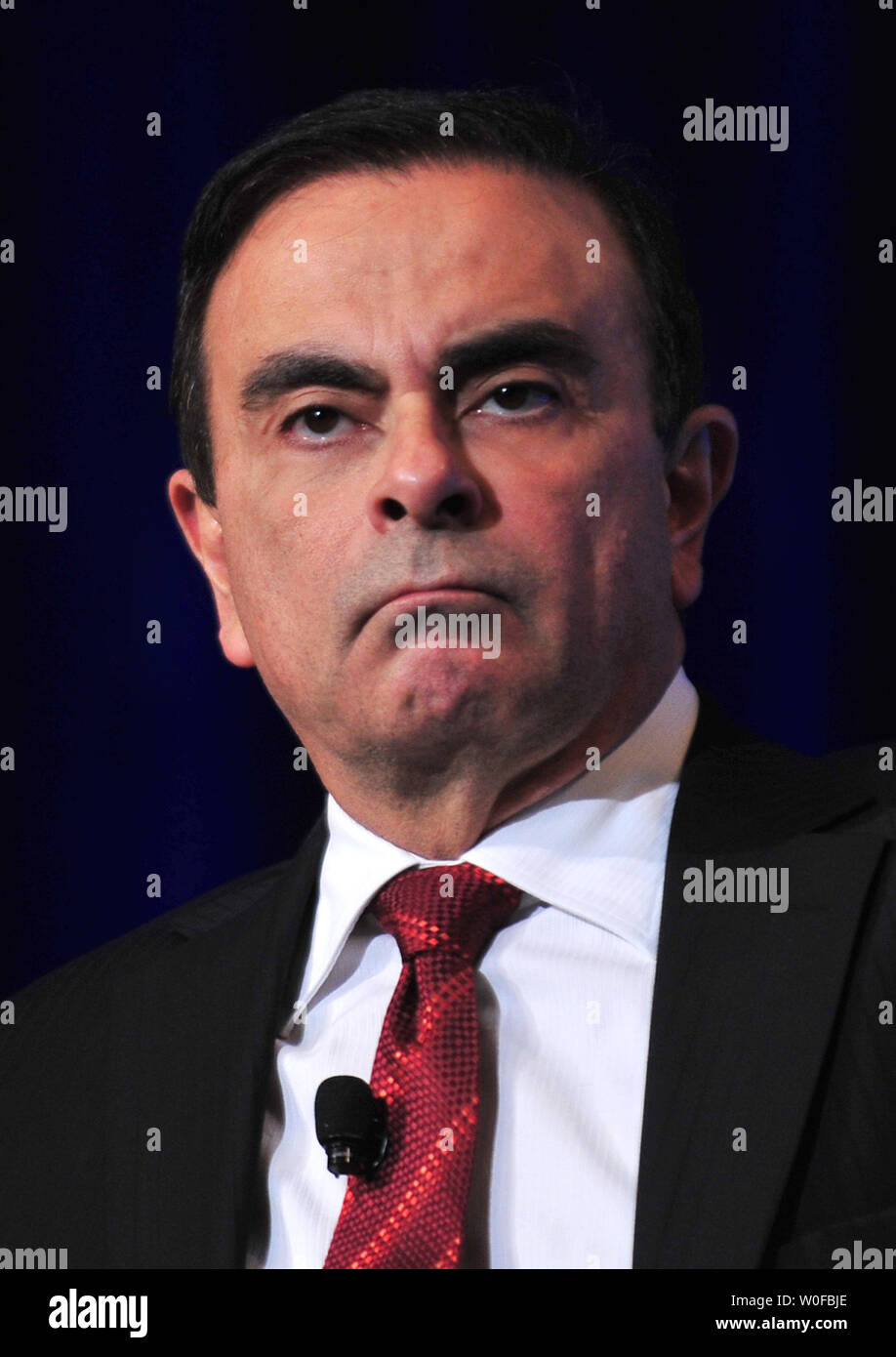 Carlos Ghosn, Vorstandsvorsitzender und CEO der Renault-Nissan-Allianz, spricht über die Reform, wie er in einem CEO Roundtable zum Wiederaufbau in der globalen Wohlstand, in Washington am 17. November 2009 teilnimmt. UPI/Kevin Dietsch Stockfoto