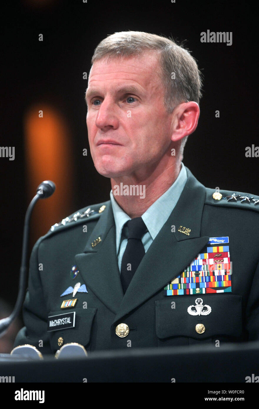 Armee, General Stanley McChrystal bezeugt vor einem Senat Armed Services Committee Hearing über Afghanistan, in Washington am 8. Dezember 2009. UPI/Kevin Dietsch Stockfoto