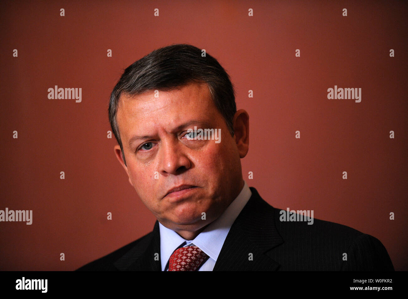 König Abdullah II. von Jordanien und Sprecher des Repräsentantenhauses Nancy Pelosi spricht zu den Medien vor Ihrer Sitzung auf dem Capitol Hill in Washington am 14. April 2010. UPI/Kevin Dietsch Stockfoto