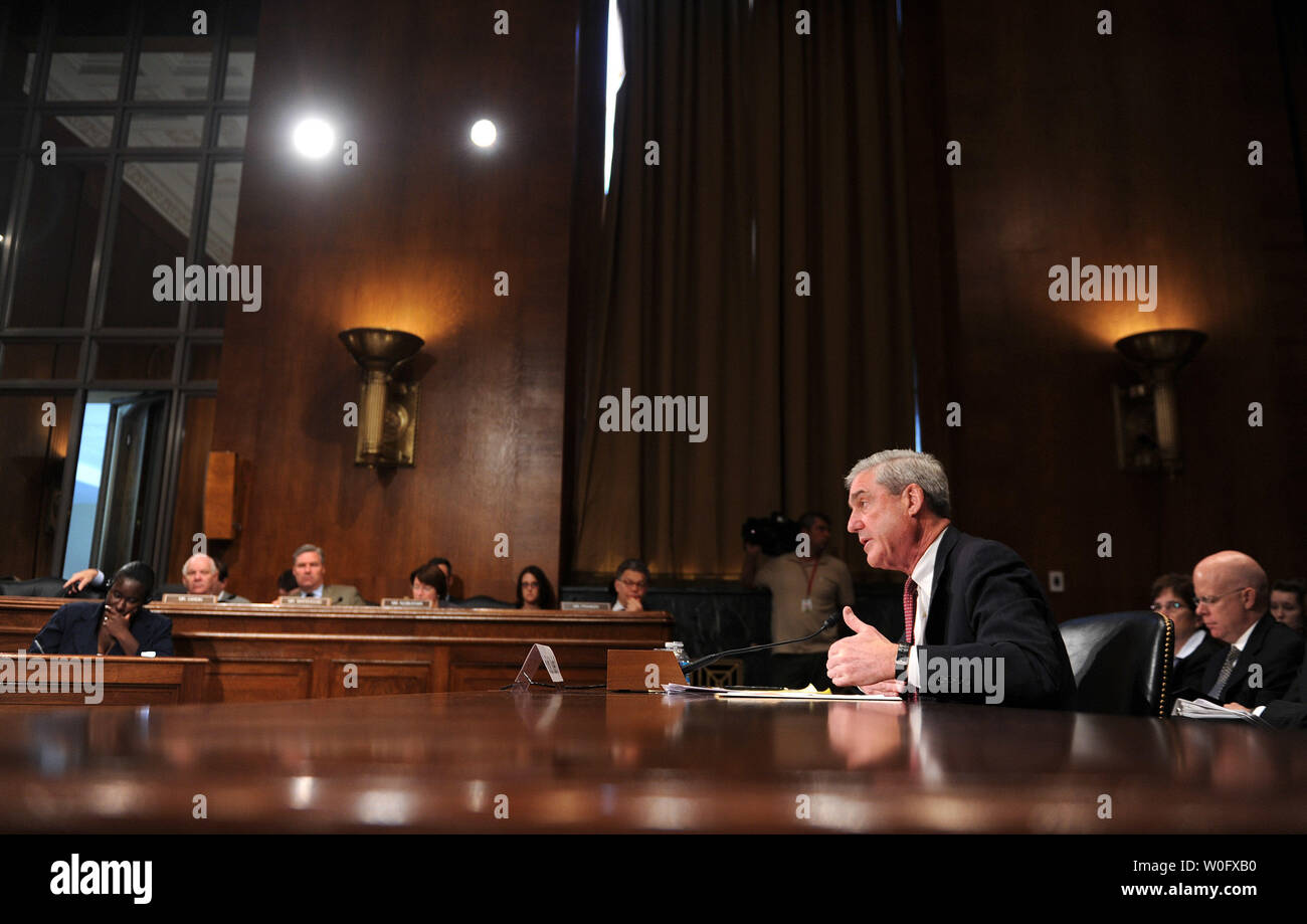 FBI-Direktor Robert Muller bezeugt während eines FBI Aufsicht Anhörung vor dem Senat-rechtsausschusse in Washington am 28. Juli 2010. UPI/Kevin Dietsch Stockfoto