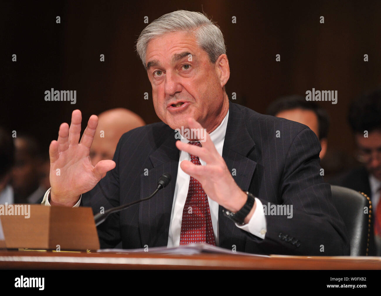 FBI-Direktor Robert Muller bezeugt während eines FBI Aufsicht Anhörung vor dem Senat-rechtsausschusse in Washington am 28. Juli 2010. UPI/Kevin Dietsch Stockfoto