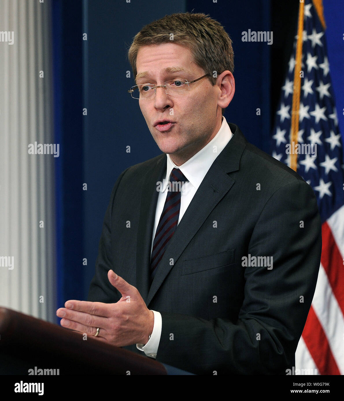 Drücken Sie Sekretärin Jay Carney, hält seine ersten Briefing, als US-Präsident Barack Obamas Sprecher in der Brady Press Briefing Room des Weißen Hauses in Washington am 16. Februar 2011. UPI/Roger L. Wollenberg Stockfoto