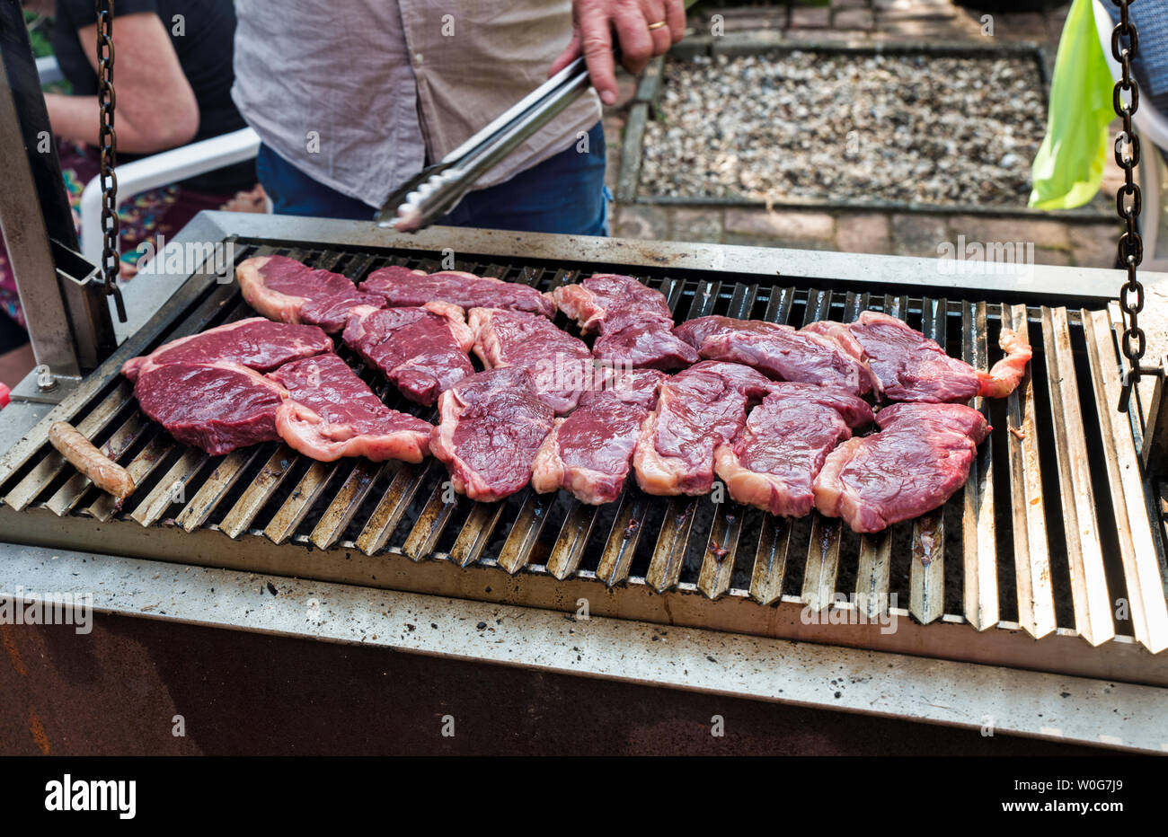 Entrecote Rind Steak auf dem Grill mit Rosmarin Salz und Pfeffer  Stockfotografie - Alamy