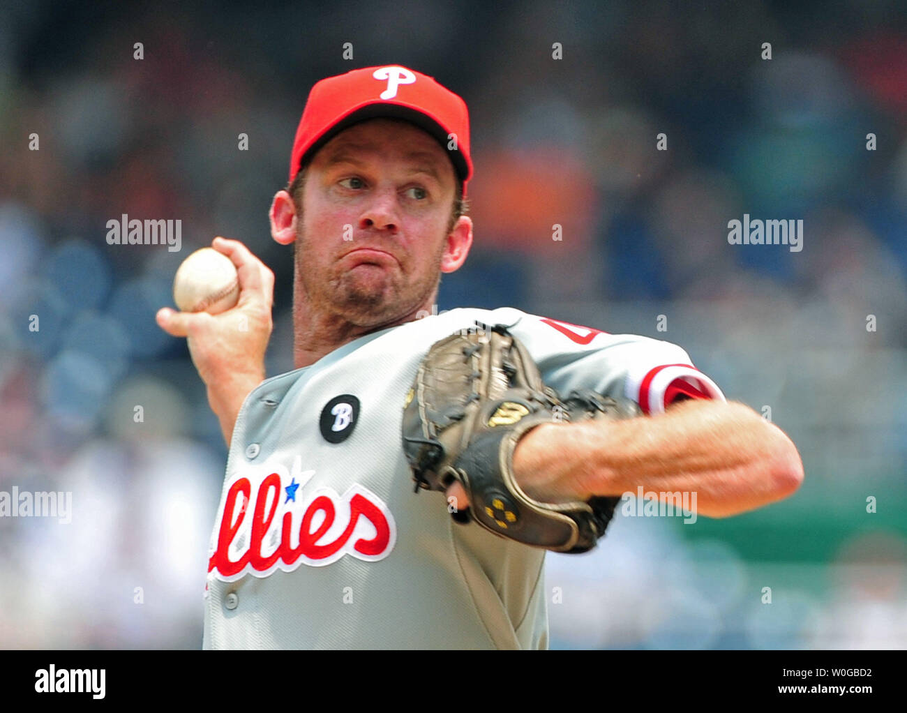 Philadelphia Phillies Krug Roy Oswalt Plätze gegen die Washington Nationals an den Angehörigen Park in Washington am 1. Juni 2011. UPI/Kevin Dietsch Stockfoto