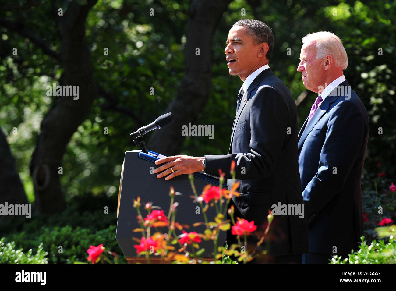 Präsident Barack Obama spricht über seine Schaffung von Arbeitsplätzen Rechnung im Rosengarten des Weißen Hauses in Washington am 12. September 2011. Obama war durch Vizepräsident Joe Biden verbunden. UPI/Kevin Dietsch Stockfoto