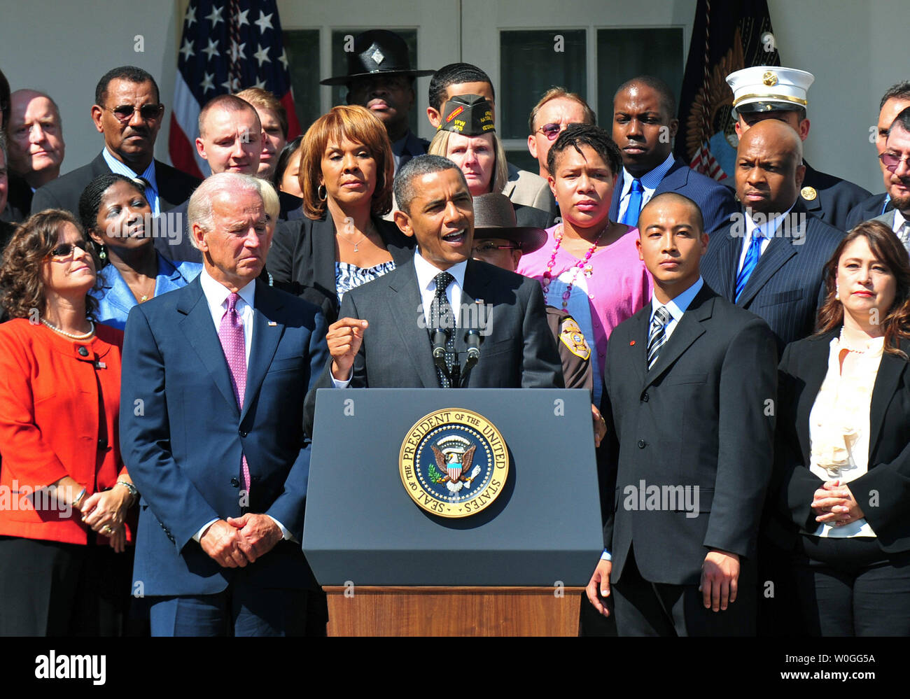 Präsident Barack Obama spricht über seine Schaffung von Arbeitsplätzen Rechnung im Rosengarten des Weißen Hauses in Washington am 12. September 2011. Obama war durch Vizepräsident Joe Biden und Arbeitslose Beamte kam, die von der Rechnung profitieren würde. UPI/Kevin Dietsch Stockfoto