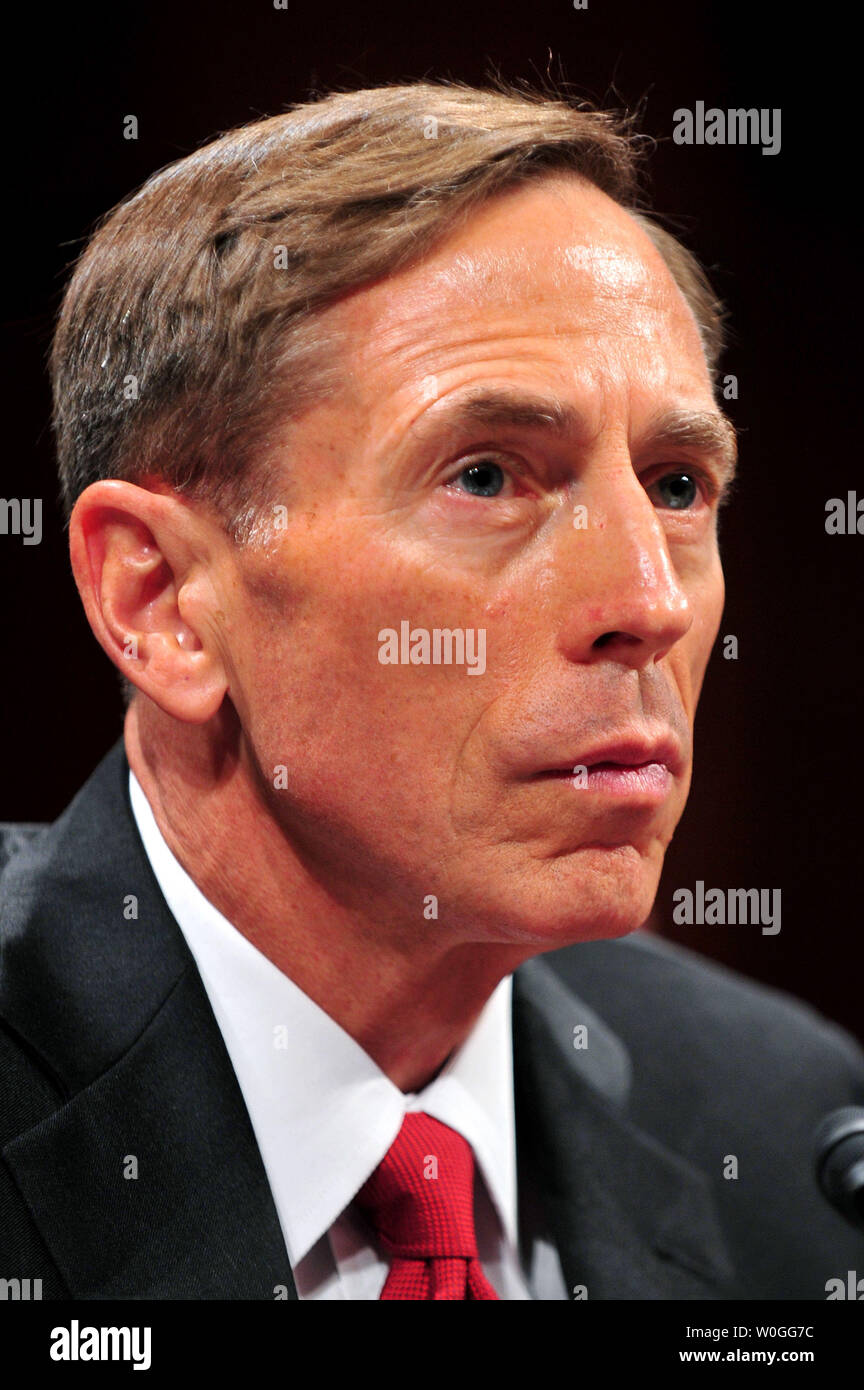 Central Intelligence Agency Regisseur David Petraeus bezeugt vor ein Joint Intelligence Committee Hearing über den Stand der Intelligenz Reform 10 Jahre nach 9/11 in Washington am 13. September 2011. UPI/Kevin Dietsch Stockfoto