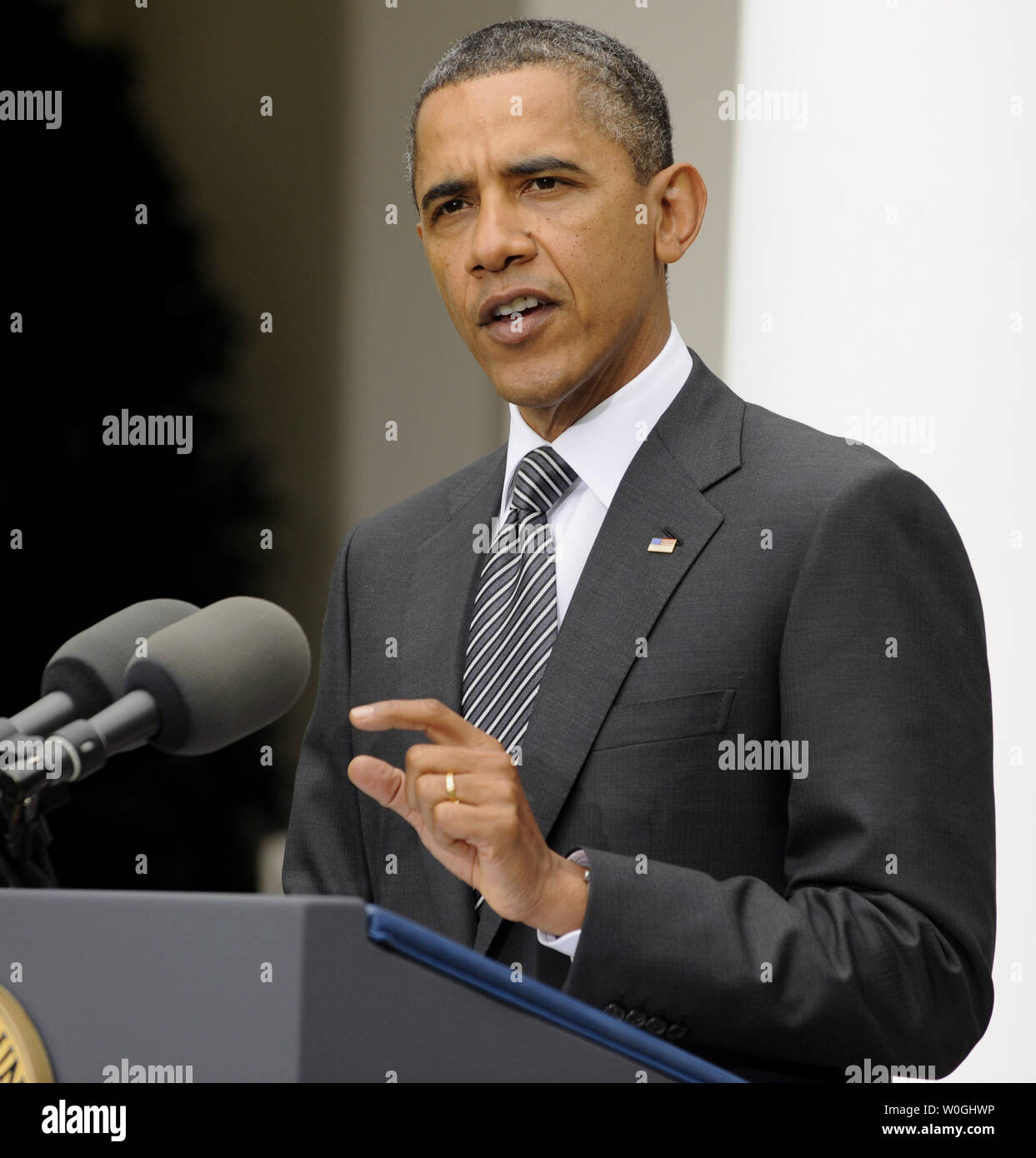 Us-Präsident Barack Obama diskutiert den Tod des libyschen Diktator Moammar Gadhafi im Rosengarten des Weißen Hauses in Washington, DC, am 20. Oktober 2011. UPI/Roger L. Wollenberg Stockfoto