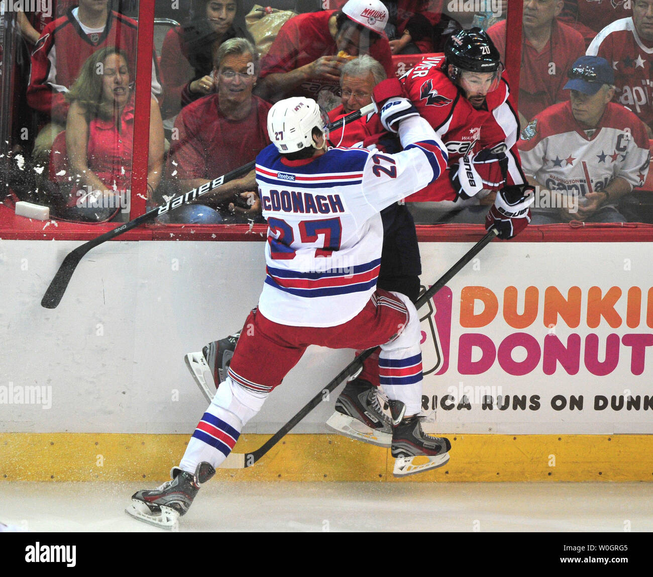 New York Rangers' Ryan McDonagh hits Washington Capitals Troy Brouwer im Zeitraum 1 von Spiel 4 der NHL Eastern Conference Halbfinale im Verizon Center in Washington, D.C. am 5. Mai 2012. UPI/Kevin Dietsch Stockfoto