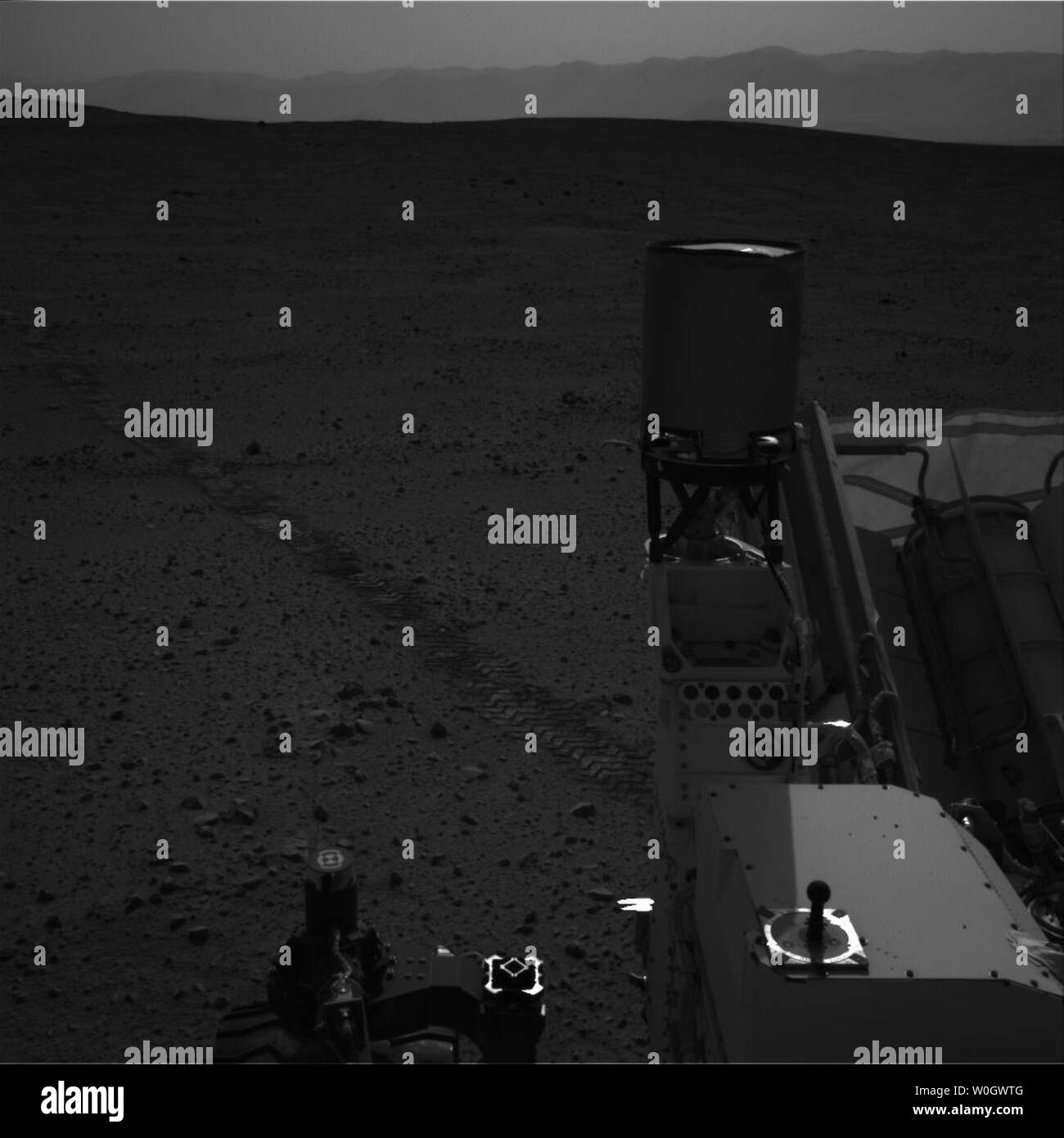 Dieses Bild wurde von Navcam genommen ein an Bord der NASA Mars Rover Neugier am 16. September 2012 verlassen. Neugier landete auf dem Mars am Abend des 5. August PDT (morgen 12.08.6 EDT). UPI/NASA/JPL-Caltech Stockfoto