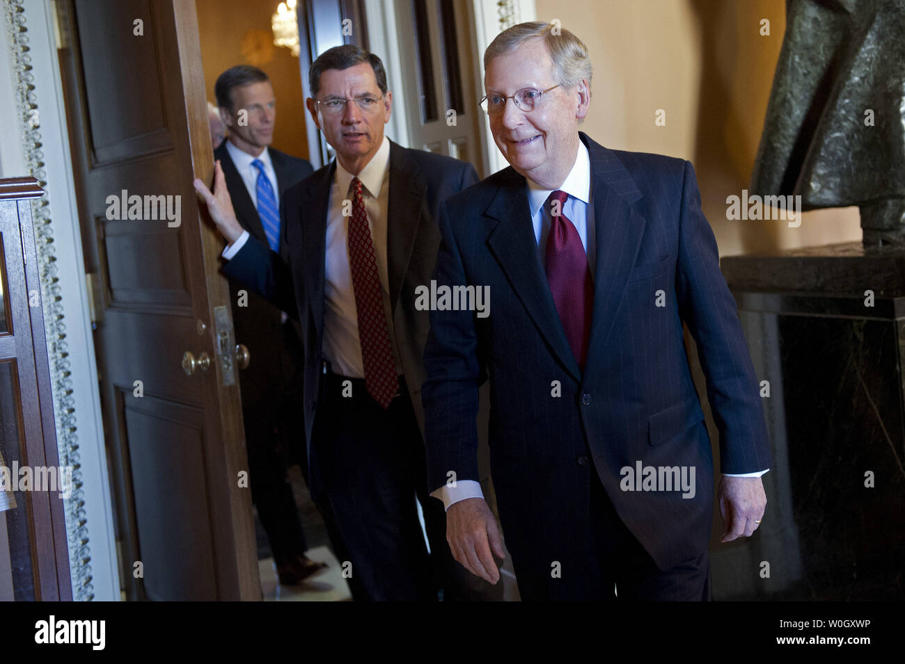 Senat Minderheit Führer Mitch McConnell (R-KY) hinterlässt eine Caucus Treffen auf dem Capitol Hill in Washington am 14. November 2012. UPI/Kevin Dietsch Stockfoto