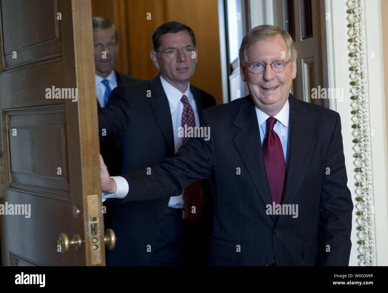 Senat Minderheit Führer Mitch McConnell (R-KY) hinterlässt eine Caucus Treffen auf dem Capitol Hill in Washington am 14. November 2012. UPI/Kevin Dietsch Stockfoto