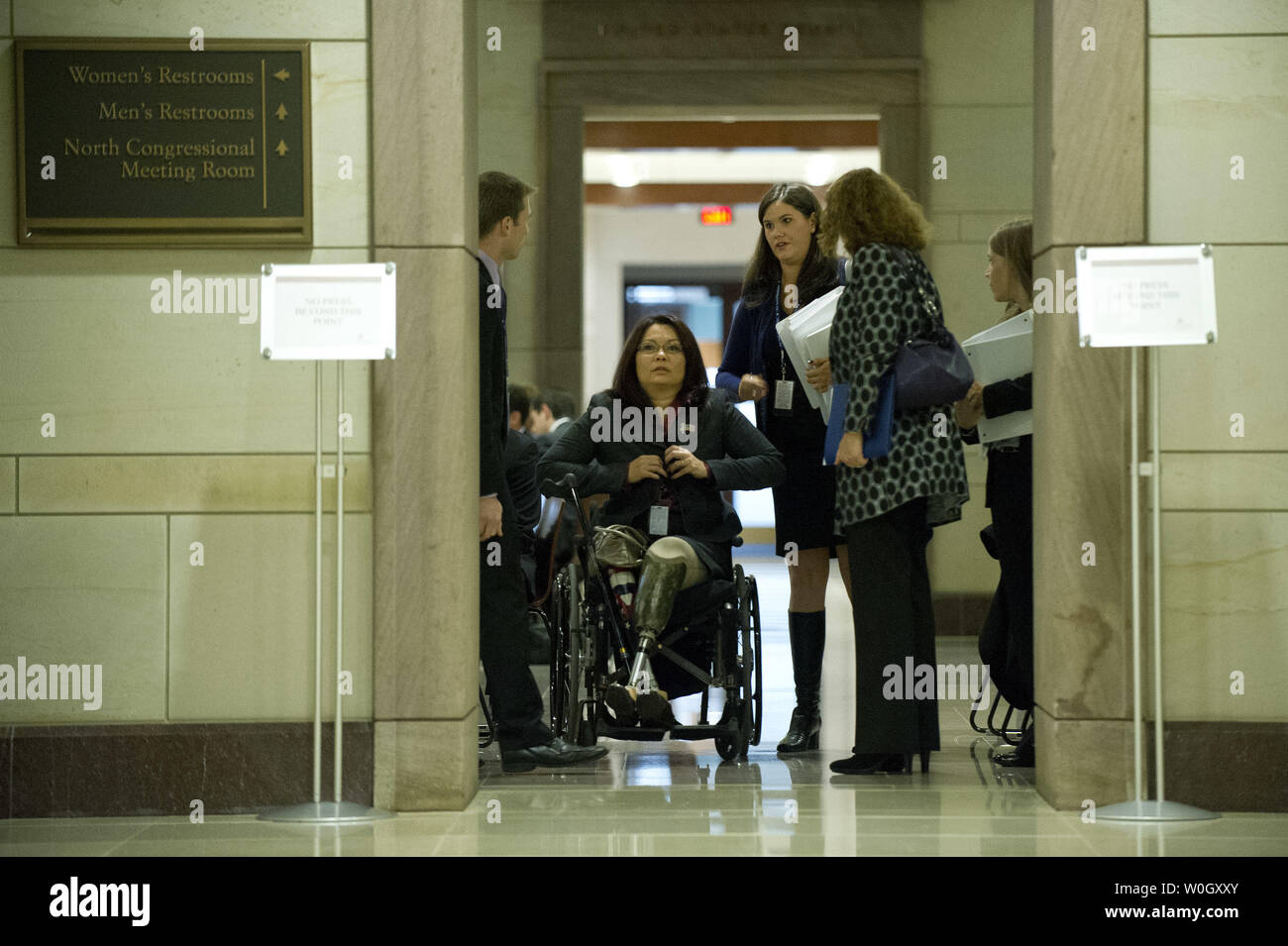 Vertreter wählen, Tammy Duckworth (D-IL) eine neue repräsentative Orientierung auf dem Capitol Hill in Washington am 14. November 2012 besucht. UPI/Kevin Dietsch Stockfoto