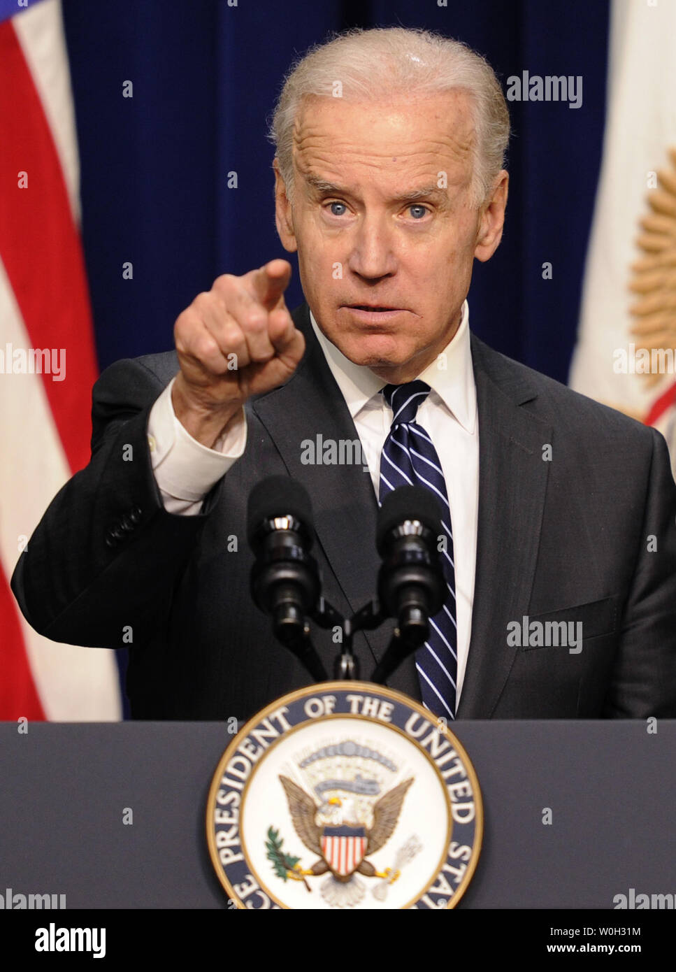 Vizepräsident Joe Biden Gesten wie Er drängt Kongress stärker Gewehr - Kontrollmaßnahmen, während einer Veranstaltung mit Strafverfolger, April 9, 2013, in Washington, DC. Der Kongress wird voraussichtlich diese Woche auf waffensicherung Rechtsvorschriften zu diskutieren. UPI/Mike Theiler Stockfoto