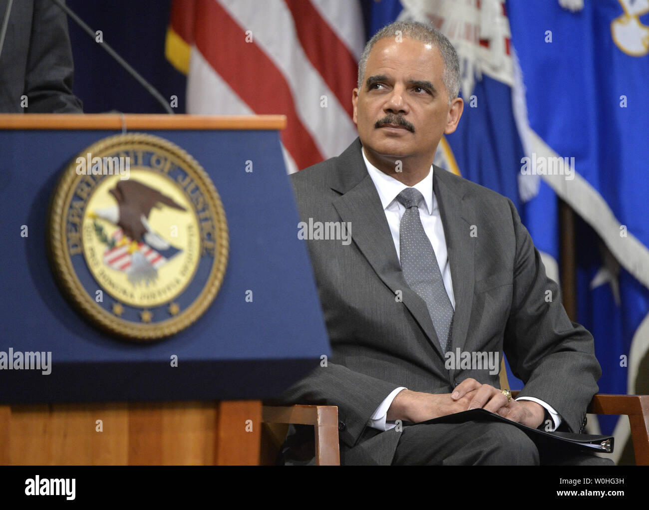 Us-Justizminister Eric Holder besucht eine Zeremonie horning zum 50. Jahrestag der Unterzeichnung des Civil Rights Act und die Bildung der bürgerlichen Rechte Abteilung des Ministeriums für Justiz, im Ministerium für Justiz in Washington, D.C. am 14. Juli 2014. UPI/Kevin Dietsch Stockfoto