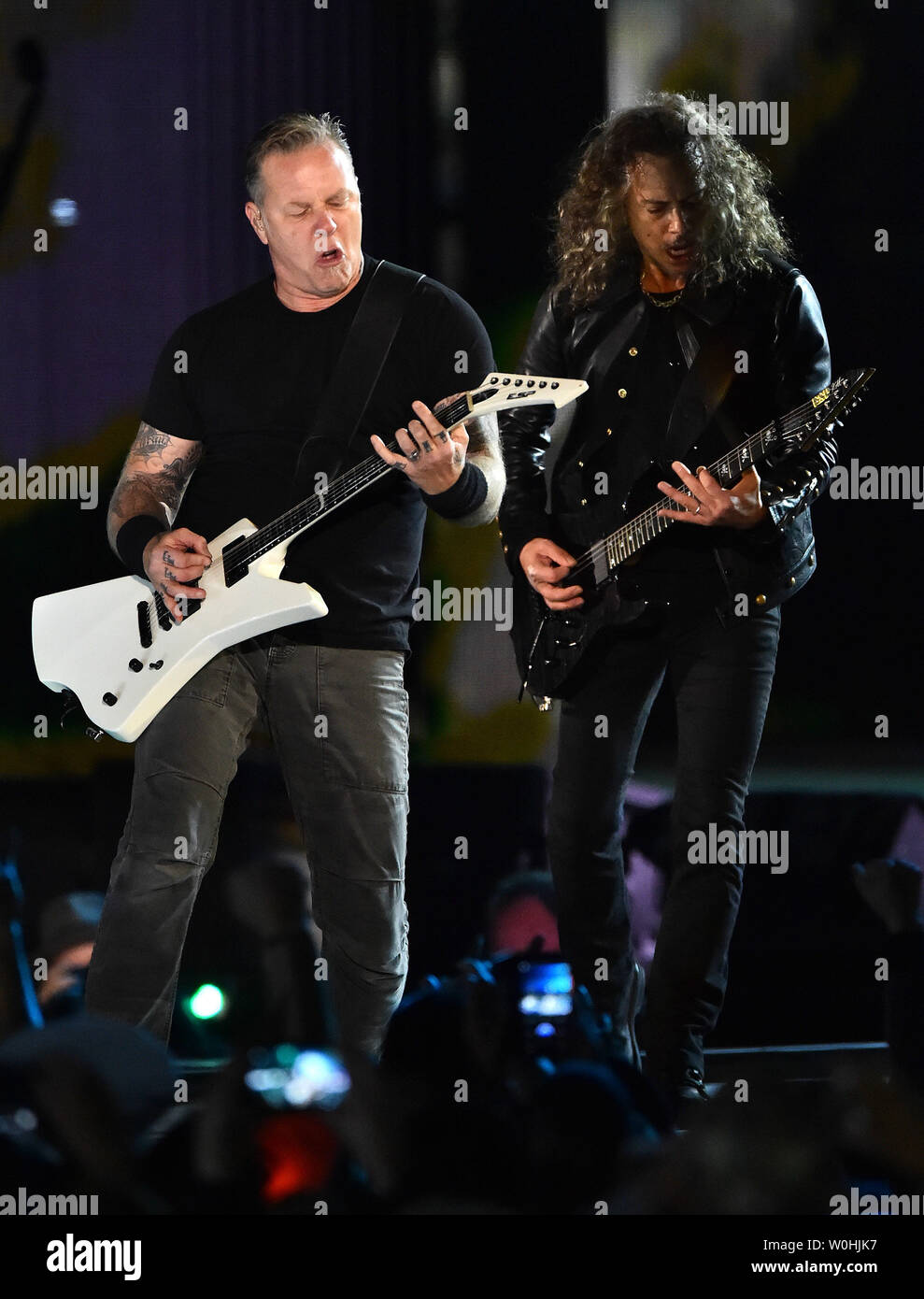 Metallica führt während des Konzerts für Valor auf der National Mall auf Veteran's Day, 11 November, 2014, in Washington, D.C. UPI/Kevin Dietsch Stockfoto