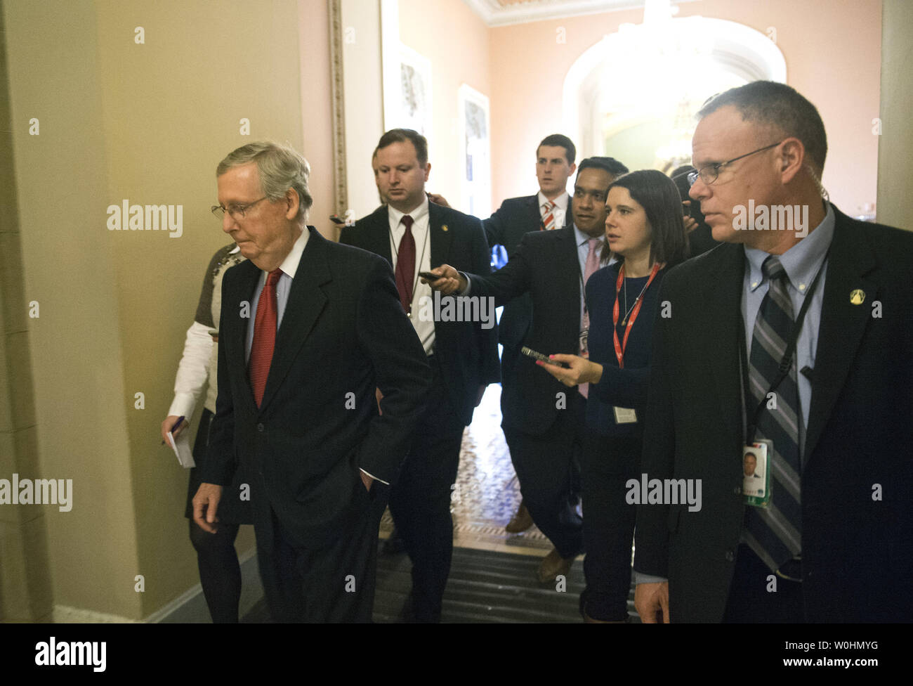 Mehrheitsführer im Senat, Mitch McConnell, R - KY., zu seinem Büro nach einem Senat Republikaner, die in der U.S. Capitol Gebäude am 20. Januar 2015. Foto von Kevin Dietsch/UPI Stockfoto