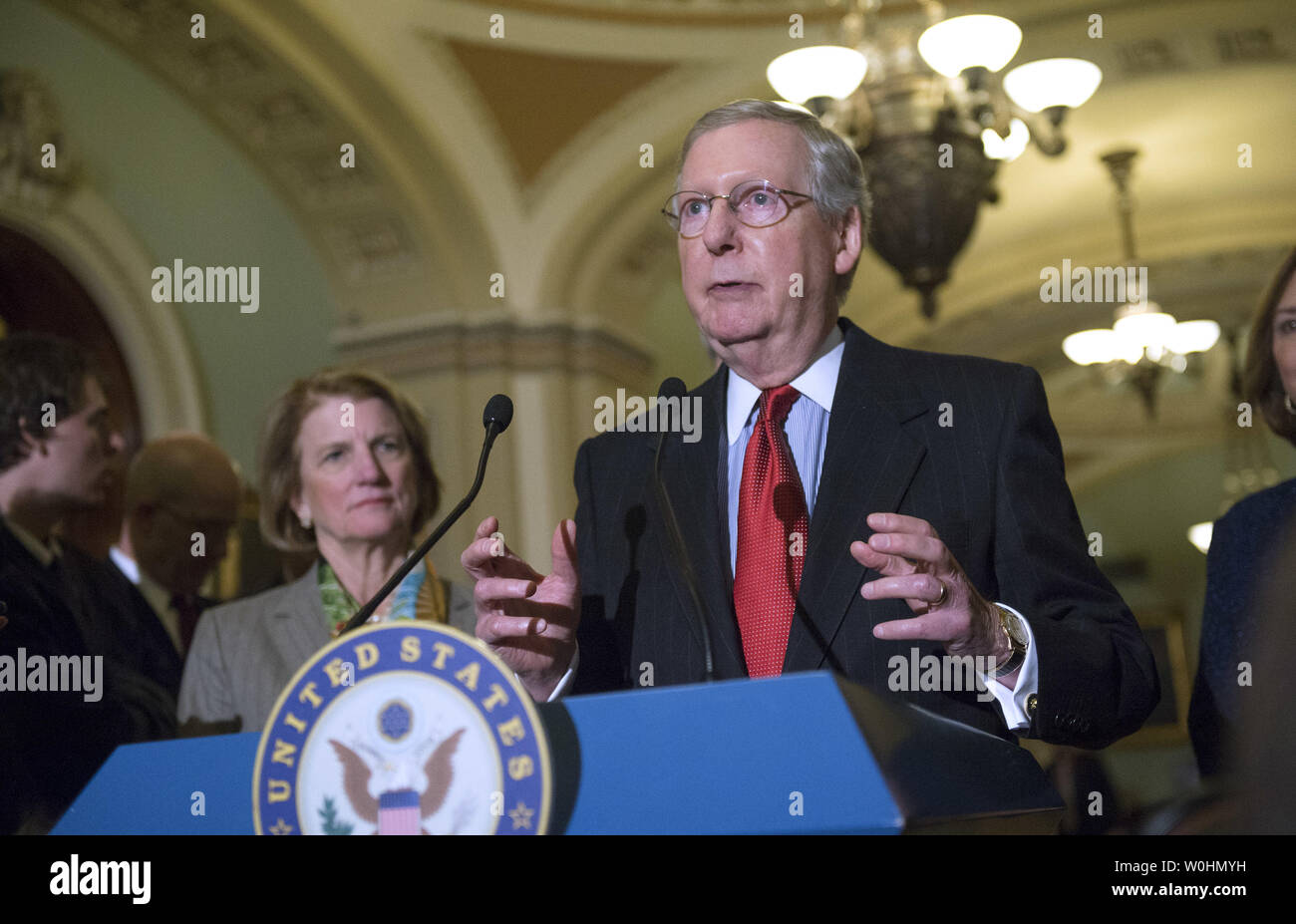 Mehrheitsführer im Senat, Mitch McConnell, R - KY., spricht nach einem Senat Republikaner, die in der U.S. Capitol Gebäude am 20. Januar 2015. Foto von Kevin Dietsch/UPI Stockfoto