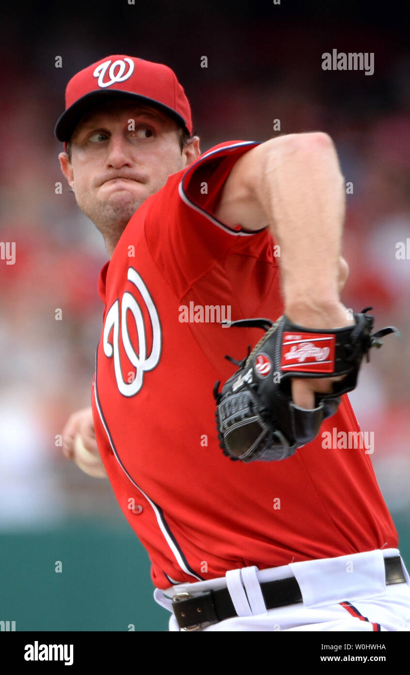 Washington Nationals Max Scherzer liefert ein Pitch im fünften Inning von Spiel gegen die Pittsburgh Pirates an den Angehörigen Park am 20. Juni 2015 in Washington, DC. Scherzer verlor seine perfekte Spiel Angebot mit zwei heraus, die sich in der 9. Aber warf ein NO- hitter wie Staatsangehörige gewann 6-0. Foto von Pat Benic/UPI Stockfoto