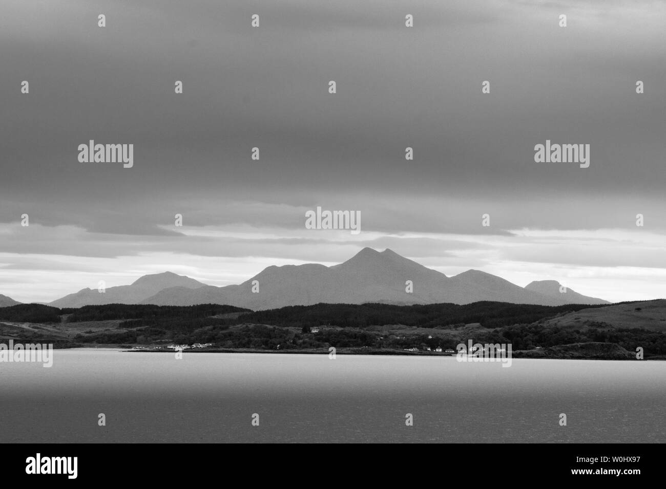 Blick von Craignure, dem wichtigsten Fährhafen auf der Isle of Mull, einer der Inselgruppen der Inneren Hebriden vor dem schottischen Festland Stockfoto