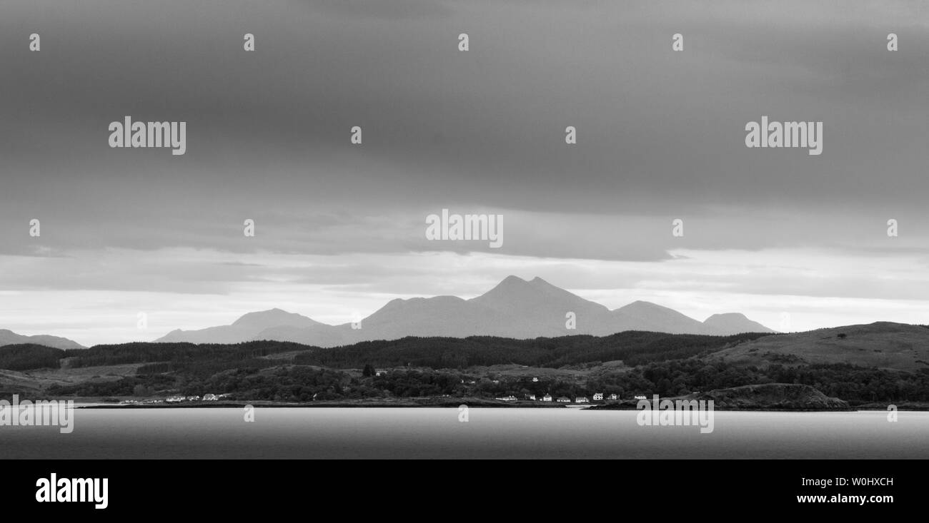 Blick von Craignure, dem wichtigsten Fährhafen auf der Isle of Mull, einer der Inselgruppen der Inneren Hebriden vor dem schottischen Festland Stockfoto