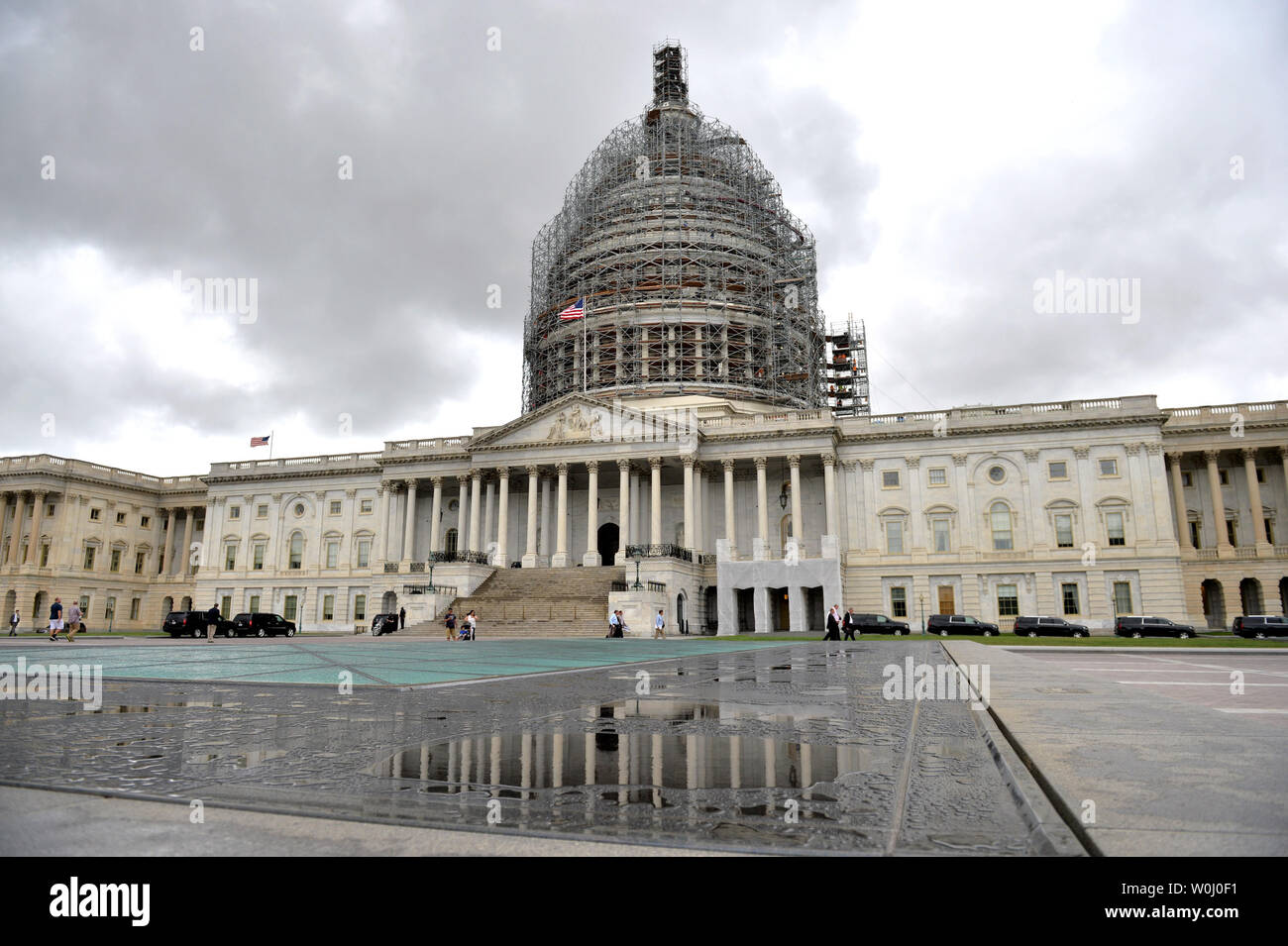 Die US-Kapitol in Washington, D.C. am 30. September 2015 gesehen. Der Senat genehmigte eine temporäre Ausgabe Rechnung 78-20, das die regierung Fonds wird bis Ende Dezember. Das Haus wird erwartet, um die Rechnung zu Pass später heute Abend und an Präsident Obama's Desk senden. Foto von Kevin Dietsch/UPI Stockfoto