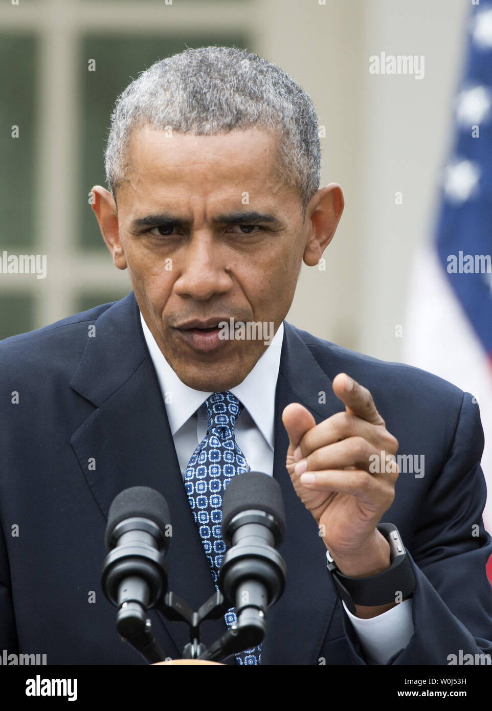 Us-Präsident Barack Obama macht ein Punkt während einer gemeinsamen Pressekonferenz mit dem kanadischen Premierminister Justin Trudeau im Rosengarten während der Staatsbesuch des Kanadischen PM im Weißen Haus in Washington, DC am 10. März 2016. Foto von Pat Benic/UPI Stockfoto