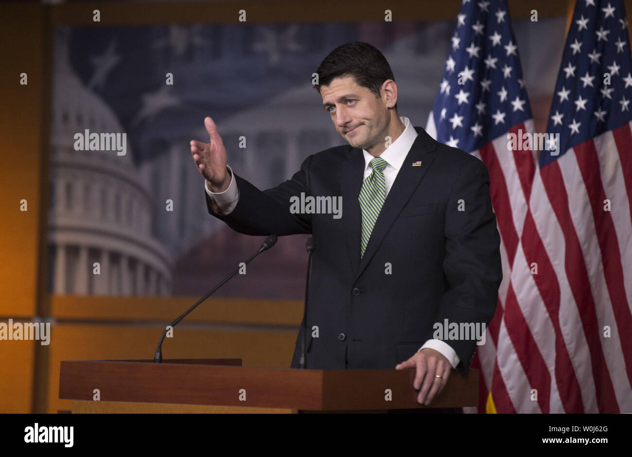 Sprecher des Hauses Paul Ryan (R-WI) hält seine wöchentlichen Pressekonferenz auf dem Capitol Hill in Washington, D.C. am 21. April 2016. Foto von Kevin Dietsch/UPI Stockfoto