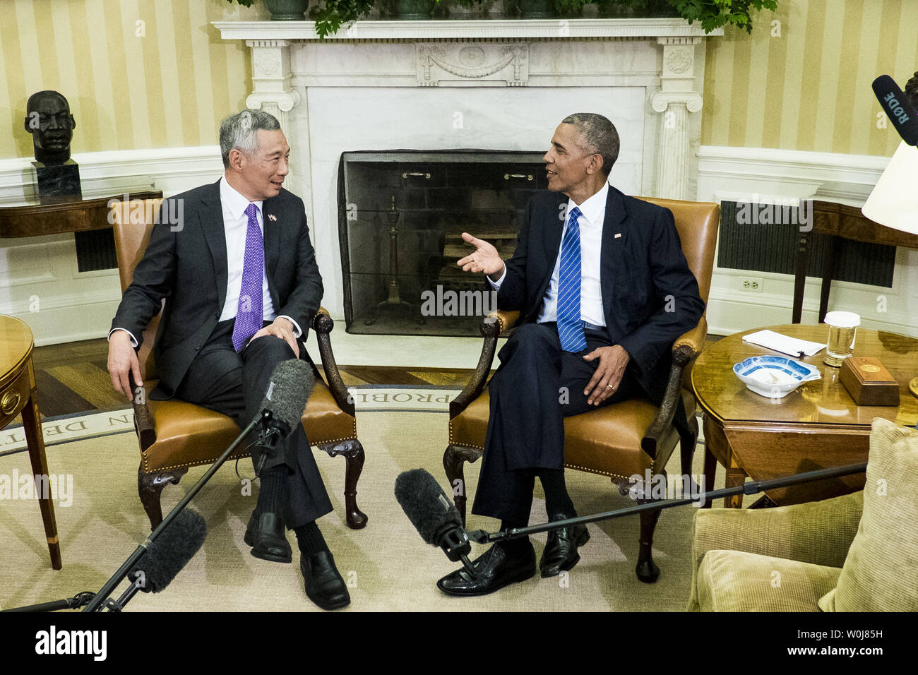 Premierminister von Singapur, Lee Hsien Loong und Treffen im Oval Office nach einem Zustand Begrüßungszeremonie auf dem Rasen des Weißen Hauses am 2. August 2016 in Washington, DC. Der offizielle Besuch umfasst ein Abendessen. Foto von Pete Marovich/UPI Stockfoto