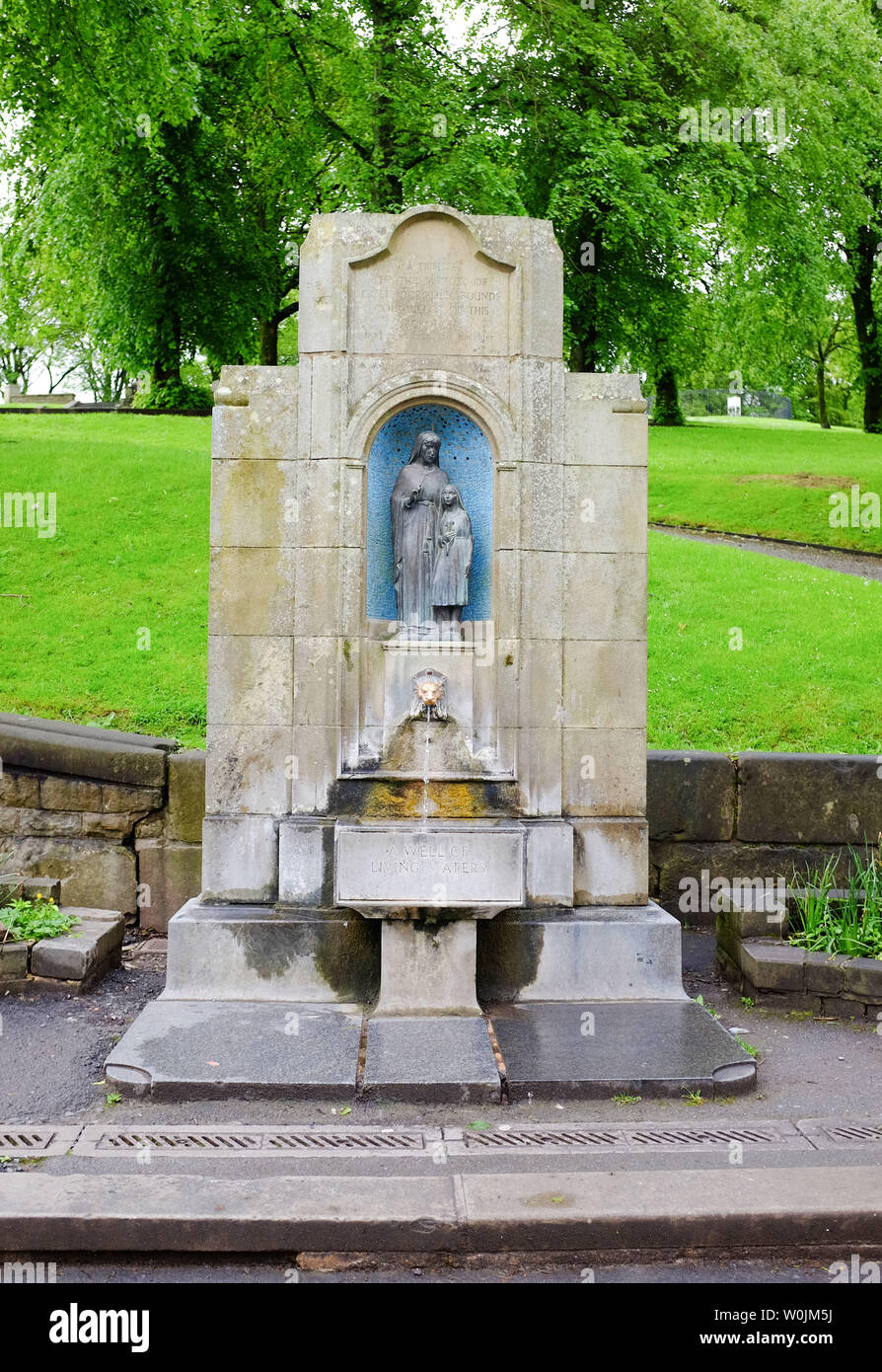 Buxton Derbyshire UK - Die berühmten Spa Spring Wasser Trinkbrunnen für seine gesundheitsfördernden Eigenschaften bekannt Stockfoto