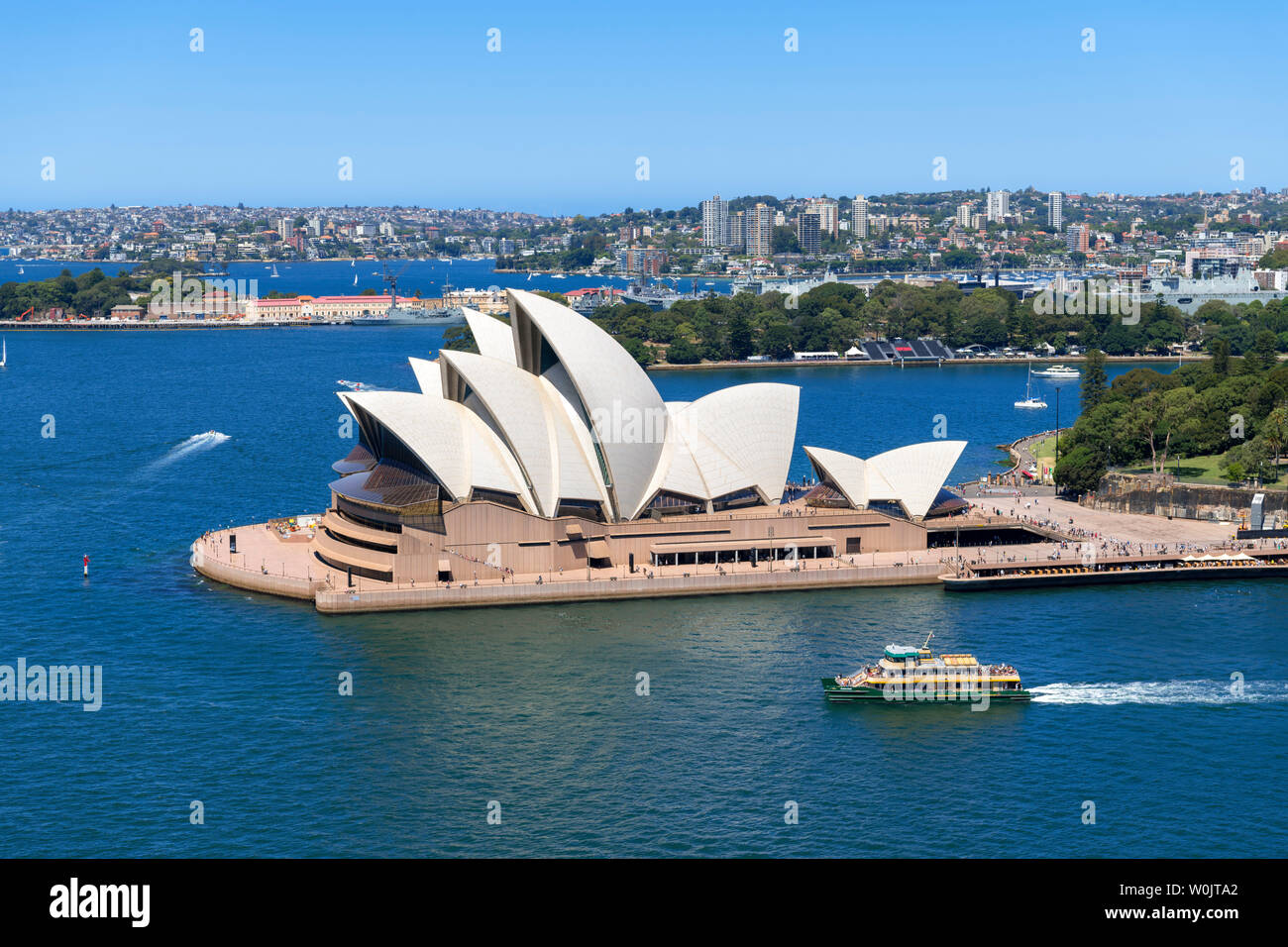 Harbour Fähre vor der Oper von Sydney, Sydney, New South Wales, Australien Stockfoto