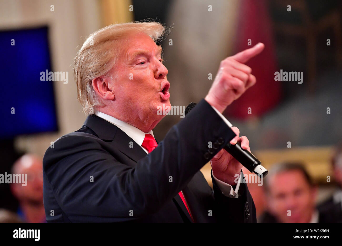 Präsident Donald Trump spricht auf Arbeitsplätze und der amerikanischen Arbeitskräfte auf einer Veranstaltung, wo er Präsident des Nationalen Rates für den amerikanischen Arbeiter und der amerikanischen Arbeitskräfte Policy Advisory Board, im Weißen Haus in Washington, D.C. am 19. Juli 2018 gegründet. Die Programme werden Arbeitnehmer Ausbildung erweitern und Investitionen auf Training un- und unterversorgten Arbeitnehmer erhöhen. Foto von Kevin Dietsch/UPI Stockfoto