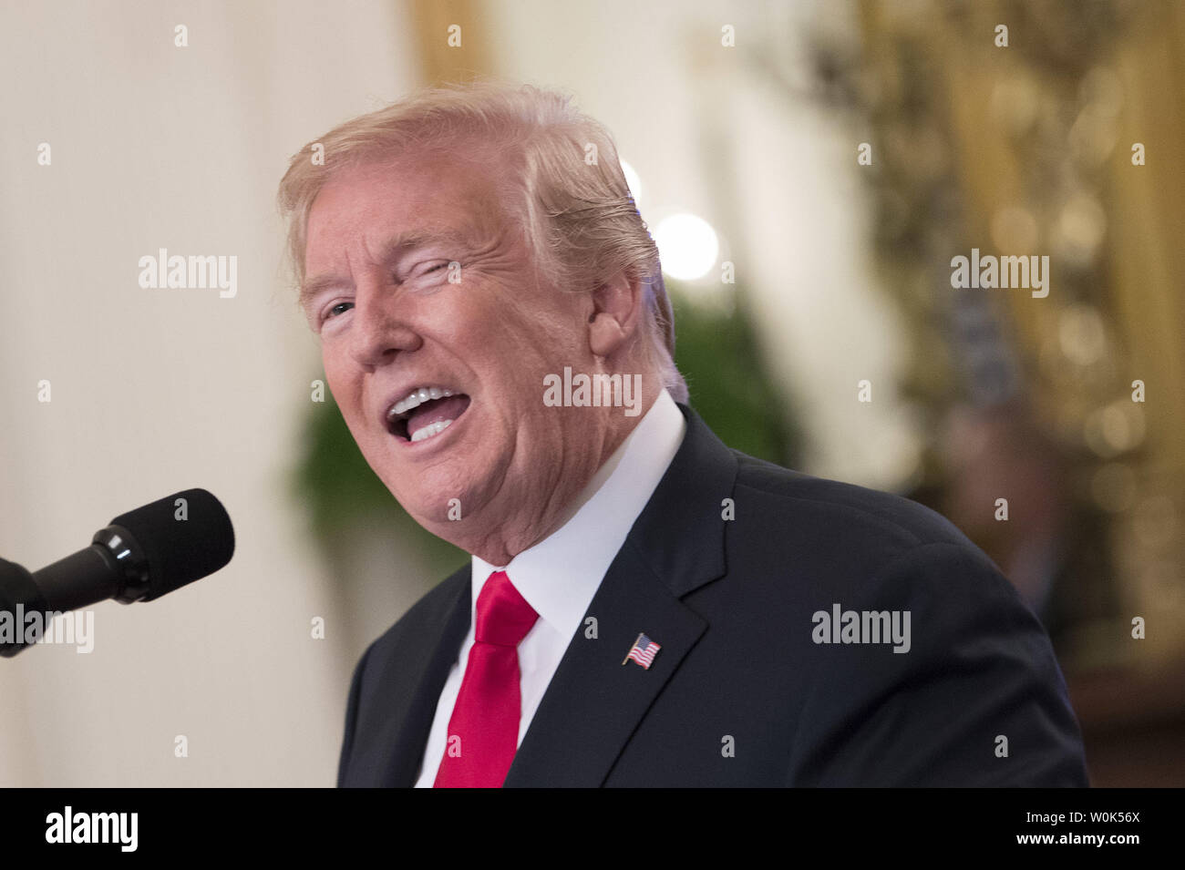 Präsident Donald Trump spricht auf Arbeitsplätze und der amerikanischen Arbeitskräfte auf einer Veranstaltung, wo er Präsident des Nationalen Rates für den amerikanischen Arbeiter und der amerikanischen Arbeitskräfte Policy Advisory Board, im Weißen Haus in Washington, D.C. am 19. Juli 2018 gegründet. Die Programme werden Arbeitnehmer Ausbildung erweitern und Investitionen auf Training un- und unterversorgten Arbeitnehmer erhöhen. Foto von Kevin Dietsch/UPI Stockfoto