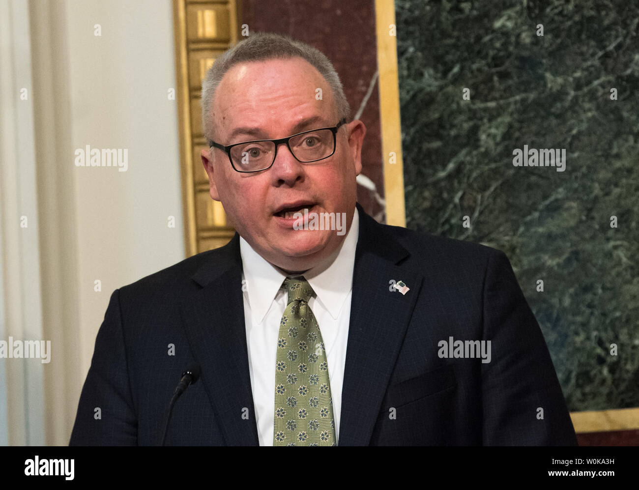 Jim Carroll, Stellvertretender Direktor für nationale Politik der Drogenkontrolle, spricht bei einer Pressekonferenz vorgeschlagenen Reformen der Internationalen Anti-Doping-Agentur zu diskutieren, einschließlich der Anforderung, dass Sportler mehr einer Stimme innerhalb der Agentur, bei der Eisenhower Executive Office Building in Washington, D.C. am 31. Oktober 2018. Foto von Kevin Dietsch/UPI Stockfoto