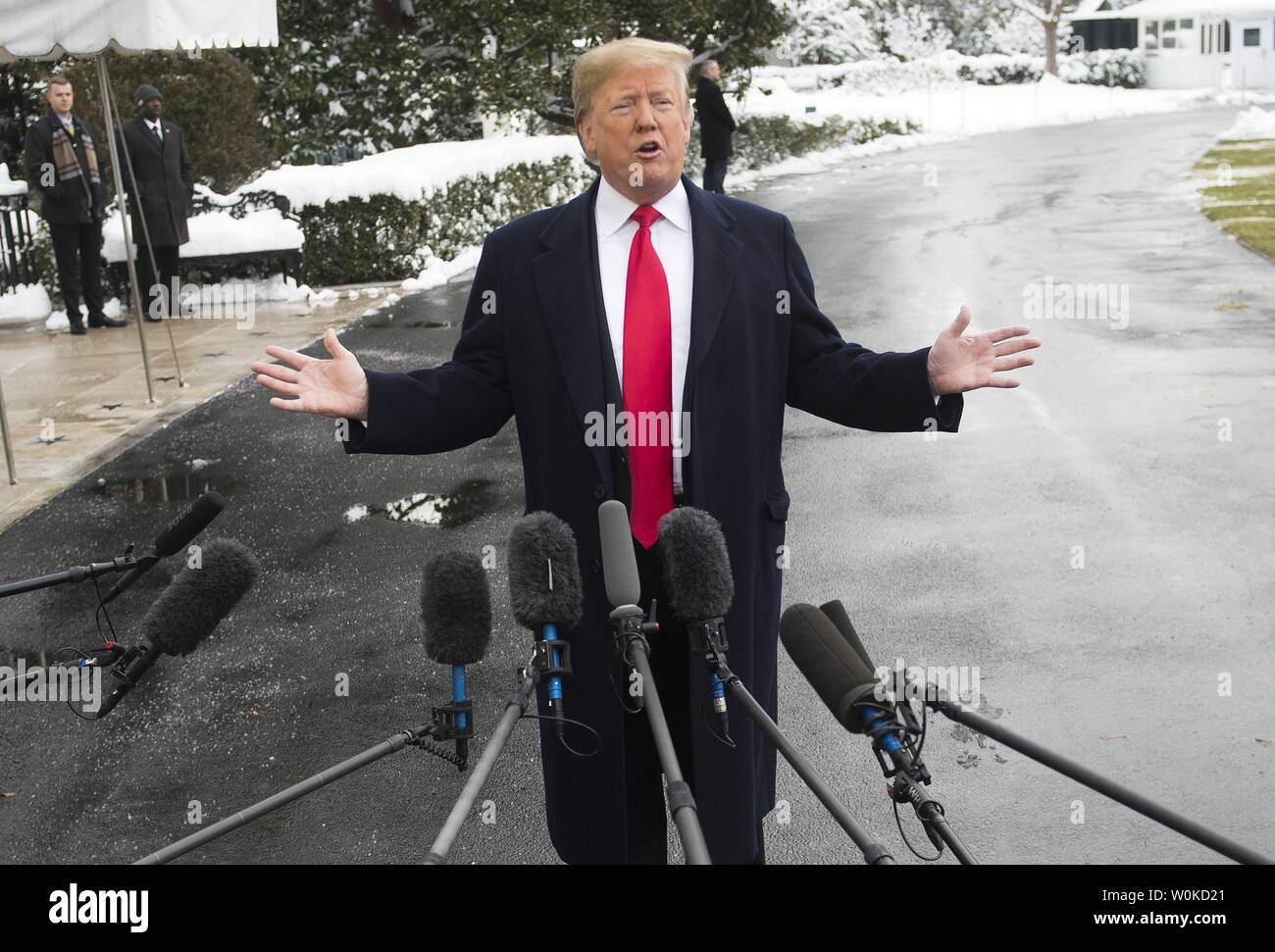 Präsident Donald Trump spricht mit den Medien als er das Weiße Haus fährt für einen Tagesausflug nach New Orleans Bemerkungen an die American Farm Bureau Federation, in Washington, D.C., am 14. Januar, 2019. Foto von Kevin Dietsch/UPI Stockfoto