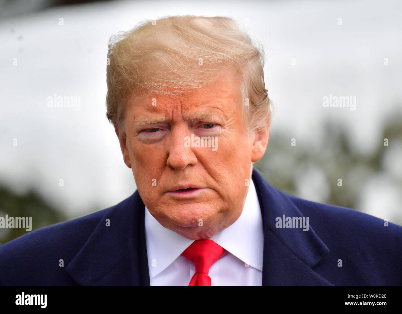 Präsident Donald Trump spricht mit den Medien als er das Weiße Haus fährt für einen Tagesausflug nach New Orleans Bemerkungen an die American Farm Bureau Federation, in Washington, D.C., am 14. Januar, 2019. Foto von Kevin Dietsch/UPI Stockfoto