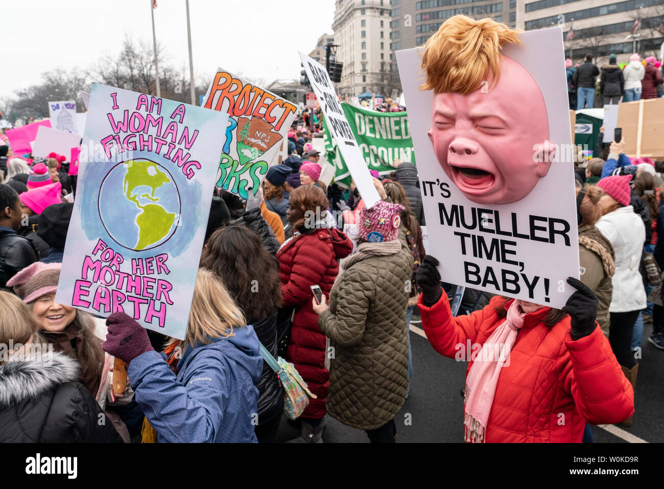 Anhänger der März der Frauen sammeln bei Freedom Plaza in Washington, D.C. bis März Pennsylvania Avenue am 19. Januar 2019. Dies ist der dritte Jahrestag der März der Frauen, wo Hunderttausende in DC gesammelt und in den Vereinigten Staaten zur Förderung von Frauen und Donald Trump Wahl zum Präsidenten der Vereinigten Staaten zu protestieren. Foto von Ken Cedeño/UPI Stockfoto