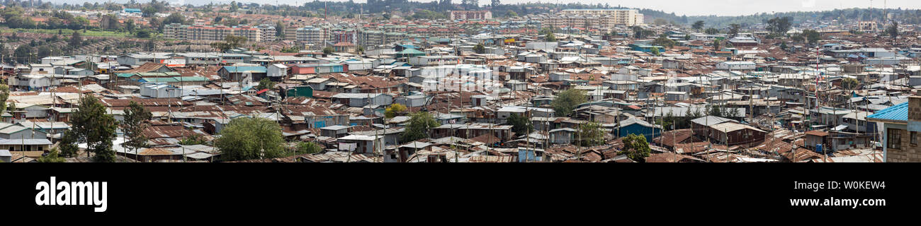 180 Grad Panorama von der großen Slums von Kibera, Kenia. Stockfoto