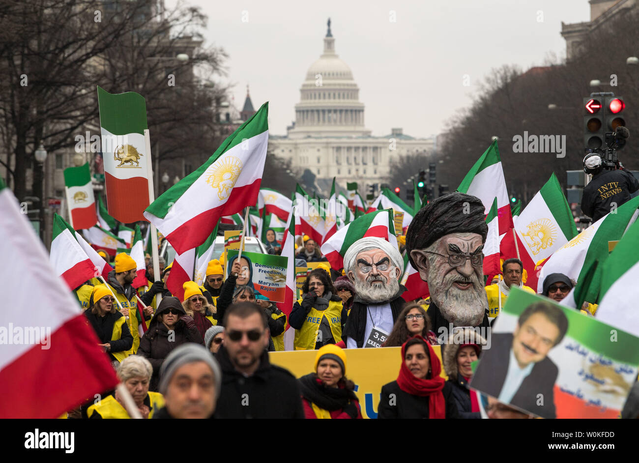 Demonstrationen beteiligen bei einer Rallye durch die Organisation der iranisch-amerikanische Gemeinschaften für einen Regimewechsel im Iran, in Washington am 8. März 2019. Die Gruppe ruft für ein iranisches Volk Aufstand für einen Regimewechsel in den herrschenden religiösen Partei bringen. Foto von Kevin Dietsch/UPI Stockfoto