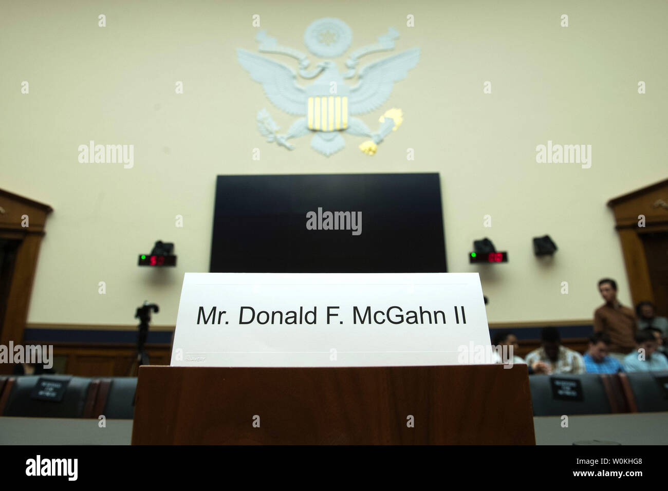 Ein Namensschild für ehemalige White house Counsel Don McGahn ist auf dem Zeugnis Tabelle als McChan konnte ein Haus Justiz Ausschuss Anhörung über die Muller Bericht zu zeigen, auf dem Capitol Hill in Washington, D.C. am 21. Mai 2019. McGahn ignoriert eine Vorladung unter Strafandrohung und nicht zu der Anhörung unter der Leitung von Präsident Donald Trump zeigen. Foto von Kevin Dietsch/UPI Stockfoto