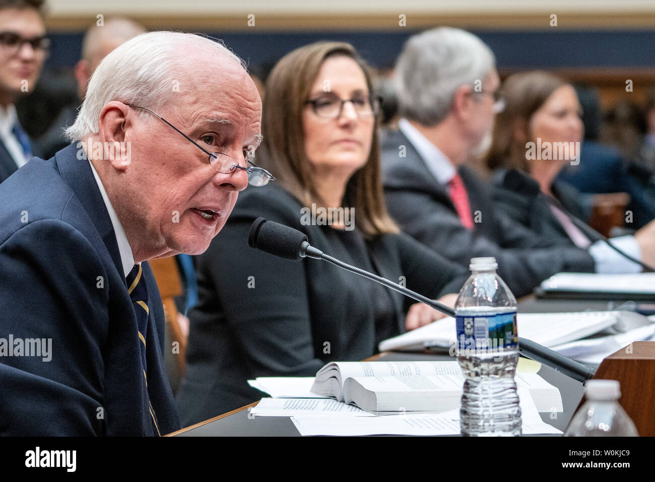 John Dean, ehemalige White house Counsel für Präsident Richard Nixon, in einer Anhörung vor dem Haus richterlichen Ausschusses bezeugt, "Lehren aus der Mueller Bericht: Presidential Verstopfung und andere CrimesÓ im Haus Rayburn Gebäude in Washington, D.C. am 10. Juni 2019. Foto von Ken Cedeño/UPI Stockfoto