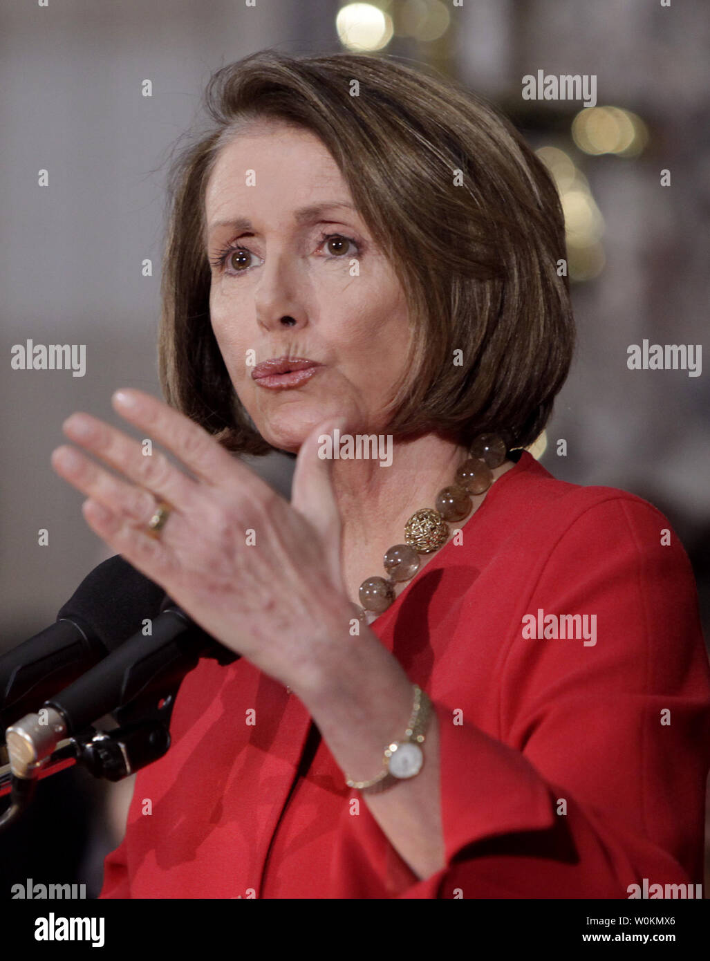 Sprecherin des Repräsentantenhauses Nancy Pelosi (D-CA) spricht während der Frauen Geschichte Monat Feier zu Ehren von Außenministerin Hillary Clinton auf dem Capitol Hill in Washington am 25. März 2010. UPI Foto/Yuri Gripas Stockfoto